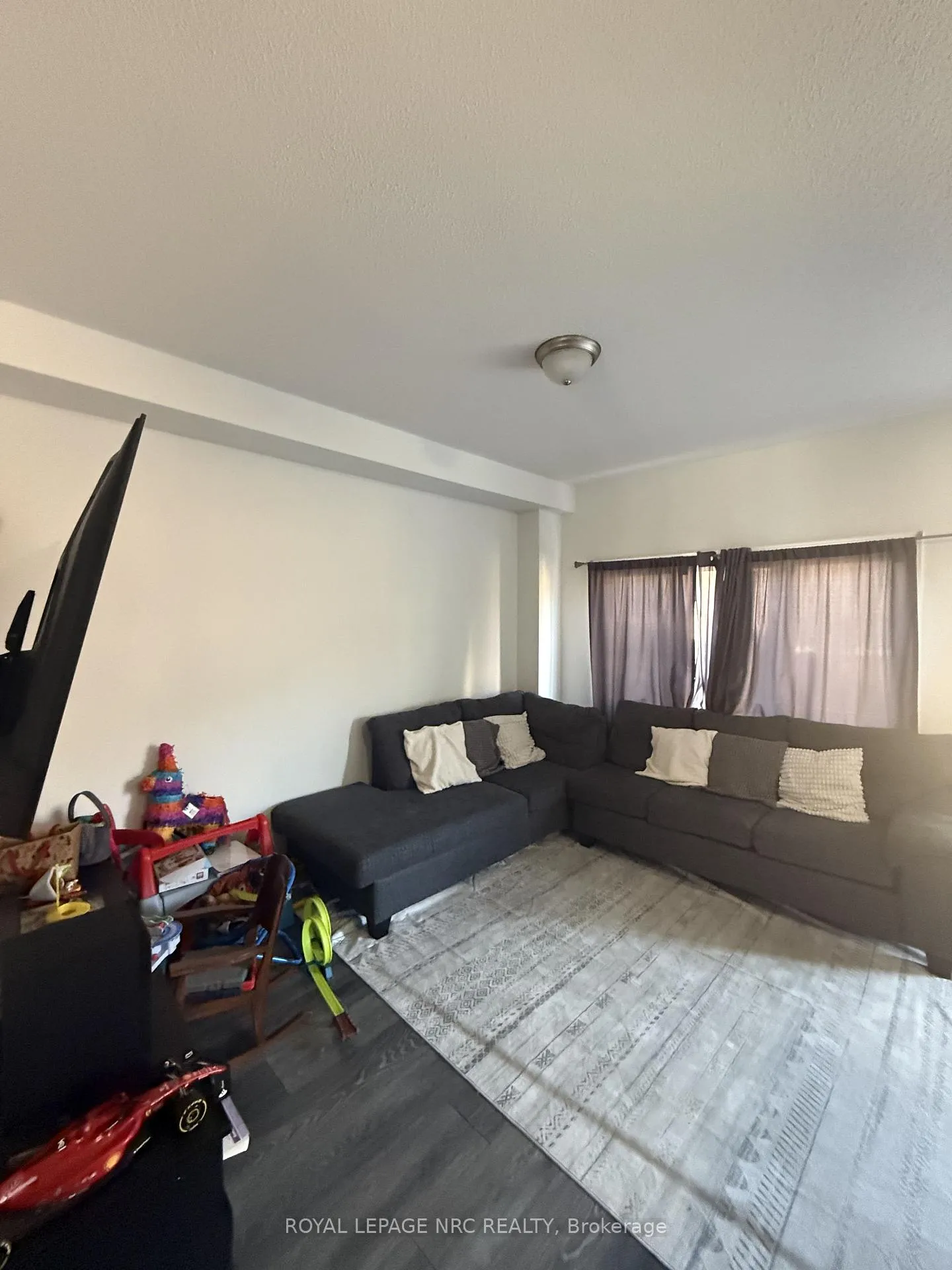 Photo 13 of 44 Harmony Way, Thorold, Rolling Meadows — HOMEH