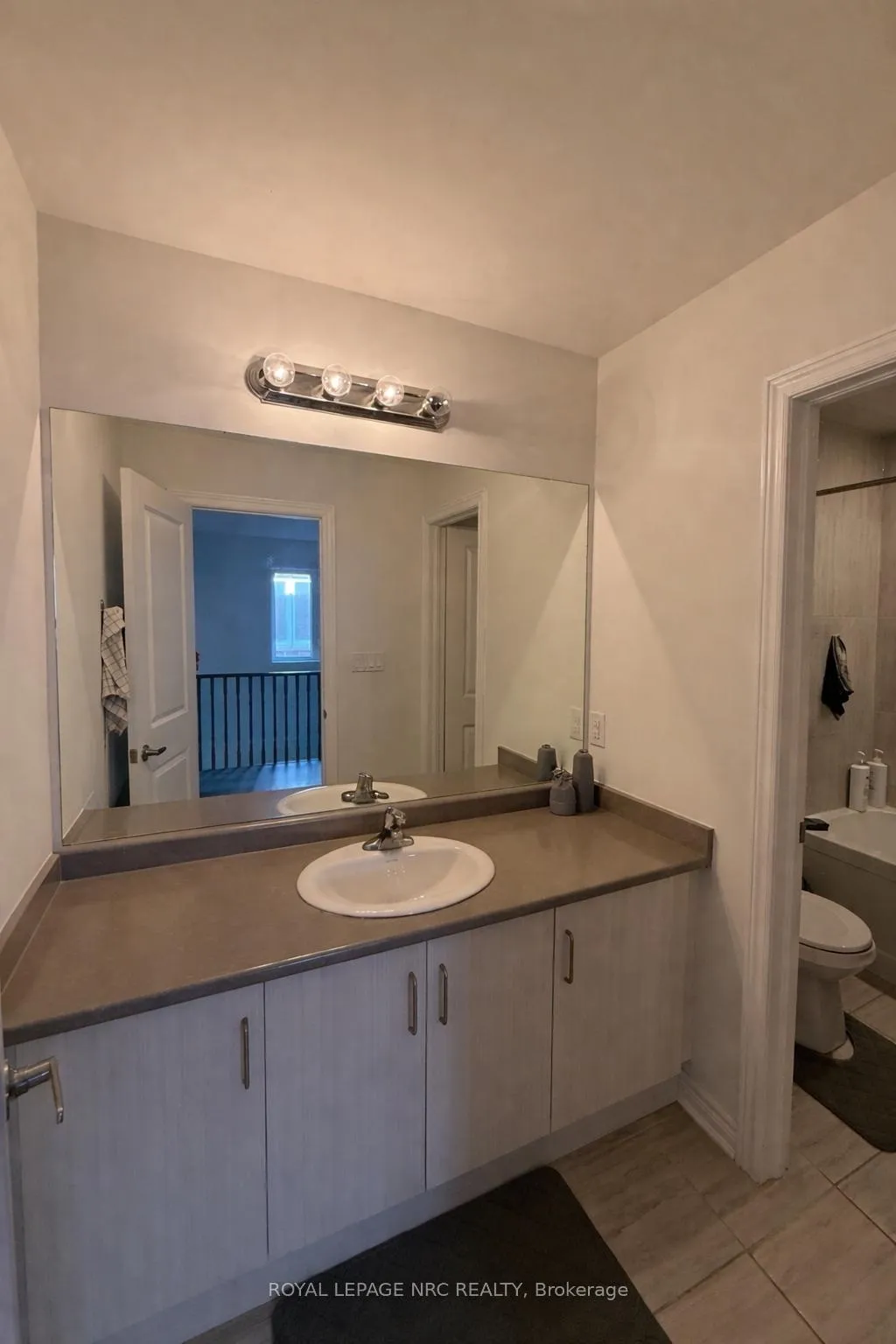 Photo 14 of 44 Harmony Way, Thorold, Rolling Meadows — HOMEH