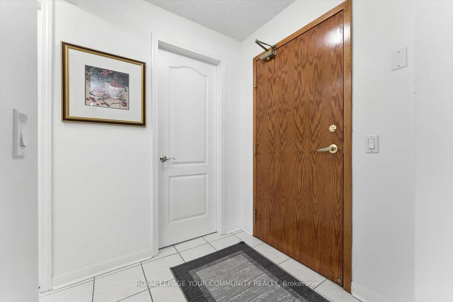 Photo 2 of Unit 307, 2502 Rutherford Road, Vaughan, Maple — HOMEH