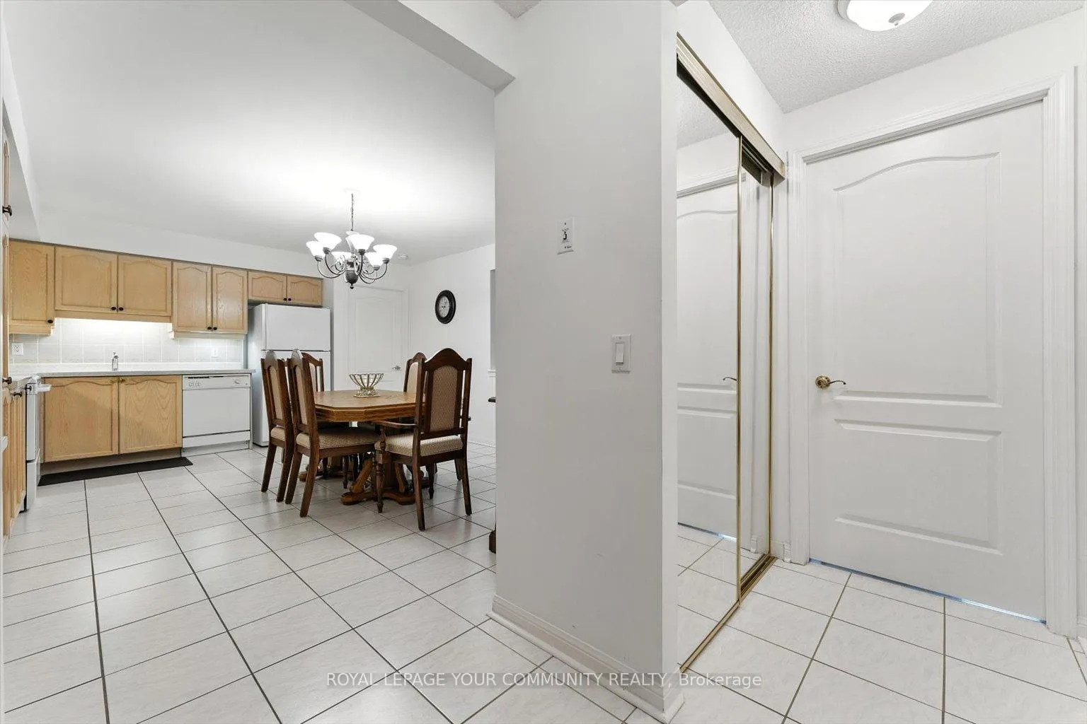 Photo 3 of Unit 307, 2502 Rutherford Road, Vaughan, Maple — HOMEH