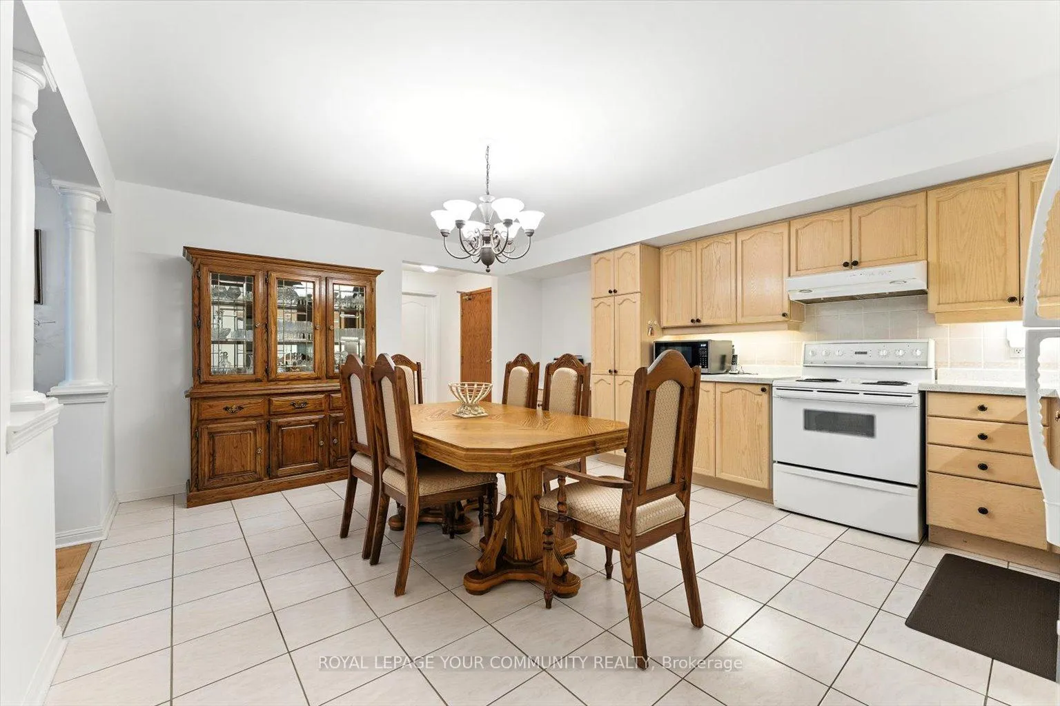 Photo 6 of Unit 307, 2502 Rutherford Road, Vaughan, Maple — HOMEH