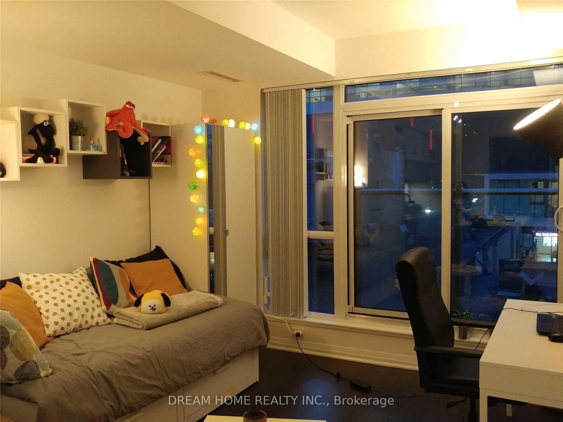 Photo 3 of Unit #322, 8 Mercer Street, Toronto, Waterfront Communities — HOMEH