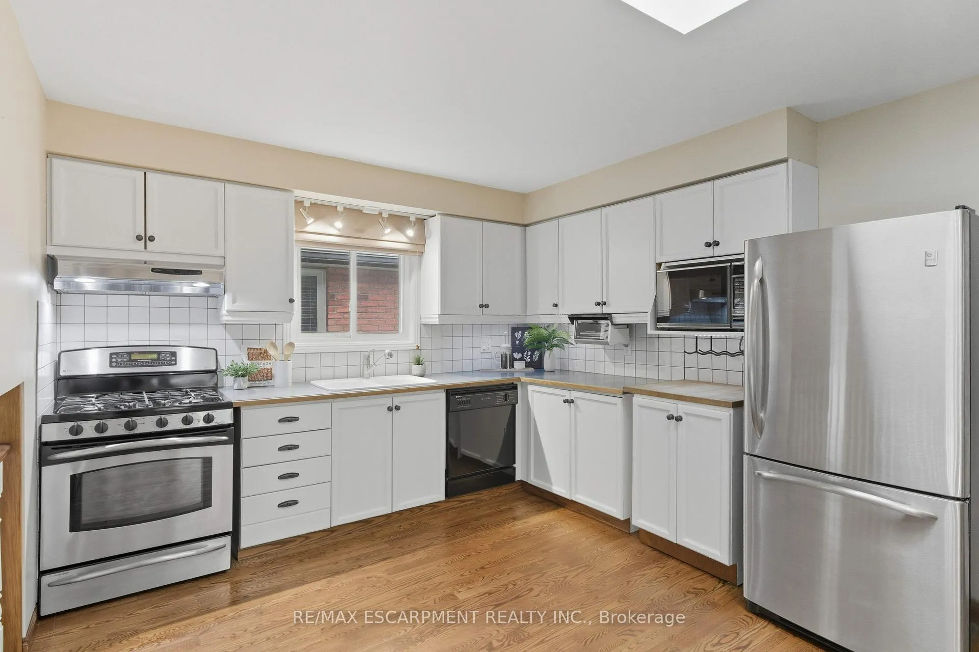 Photo 14 of 68 Firenze Street, Hamilton, Gurnett — HOMEH