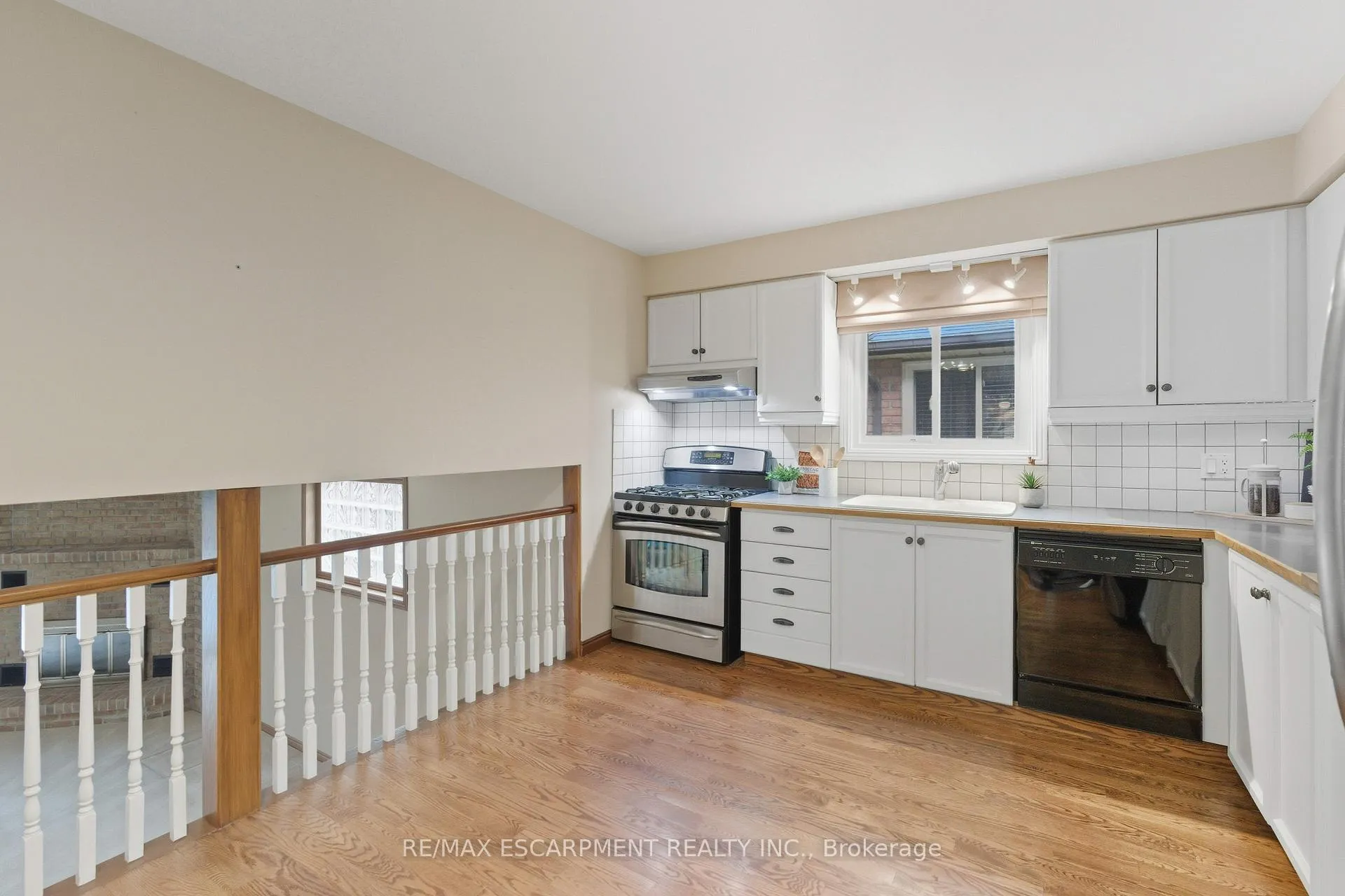 Photo 15 of 68 Firenze Street, Hamilton, Gurnett — HOMEH