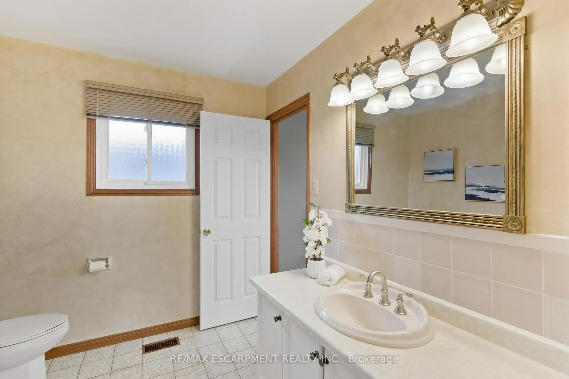 Photo 24 of 68 Firenze Street, Hamilton, Gurnett — HOMEH