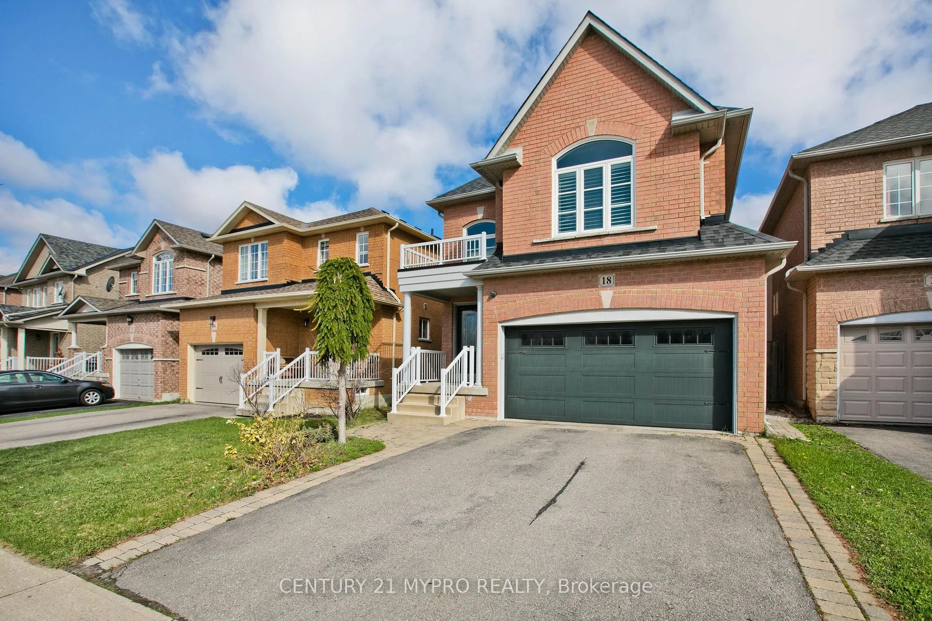 Photo 3 of 18 River Ridge Boulevard, Aurora, Bayview Northeast — HOMEH