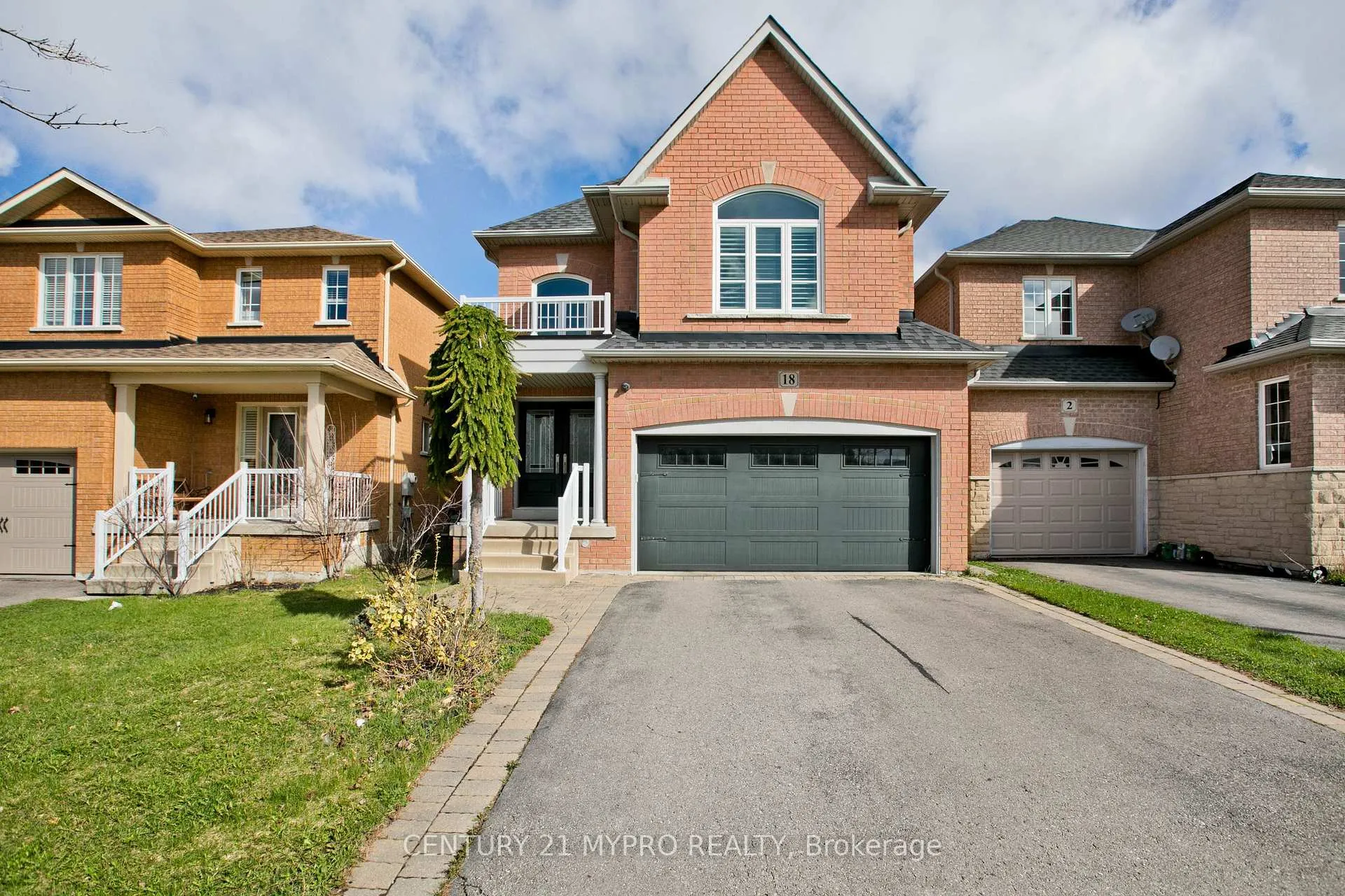 Photo 4 of 18 River Ridge Boulevard, Aurora, Bayview Northeast — HOMEH
