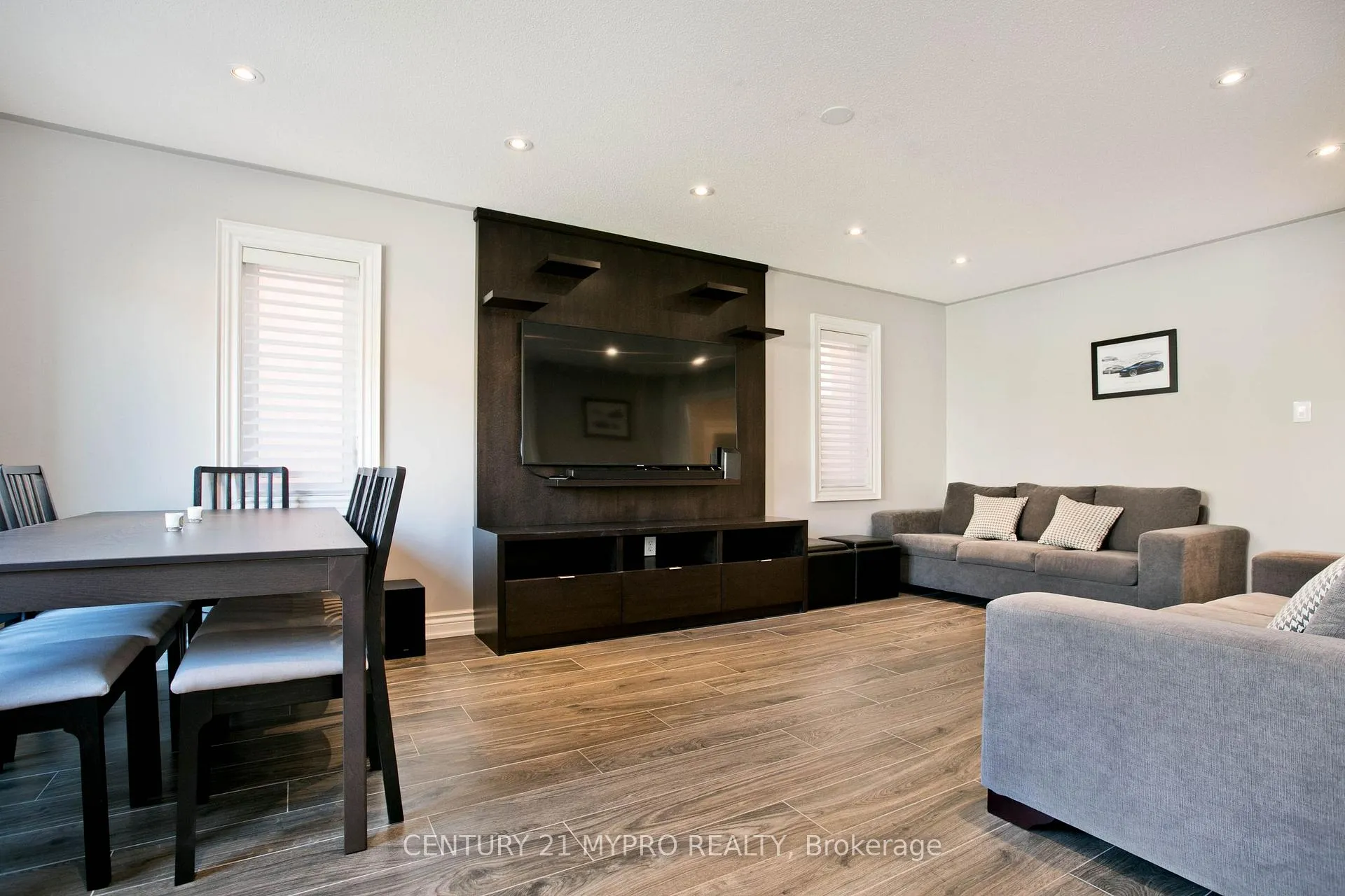 Photo 6 of 18 River Ridge Boulevard, Aurora, Bayview Northeast — HOMEH