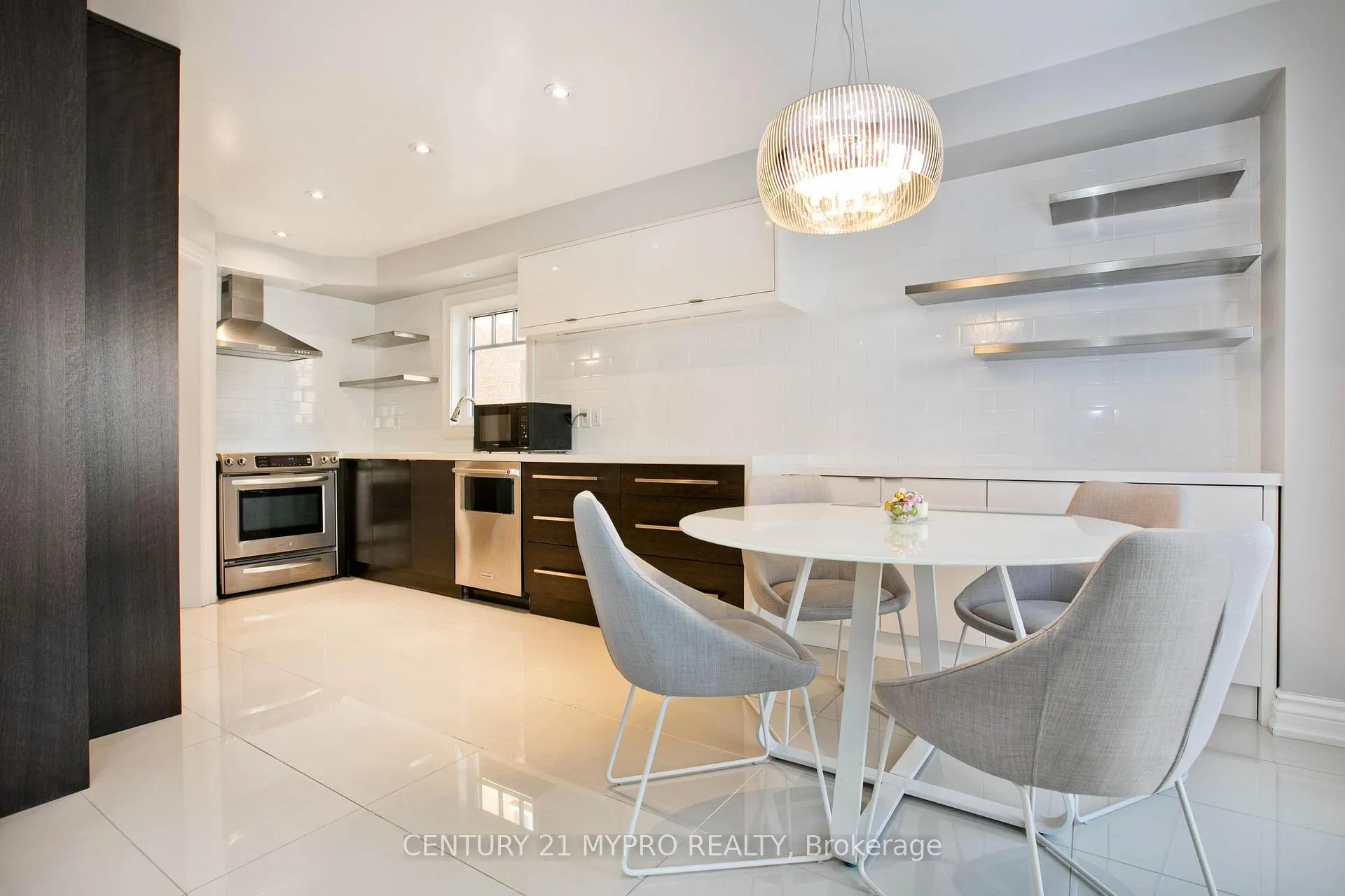 Photo 10 of 18 River Ridge Boulevard, Aurora, Bayview Northeast — HOMEH