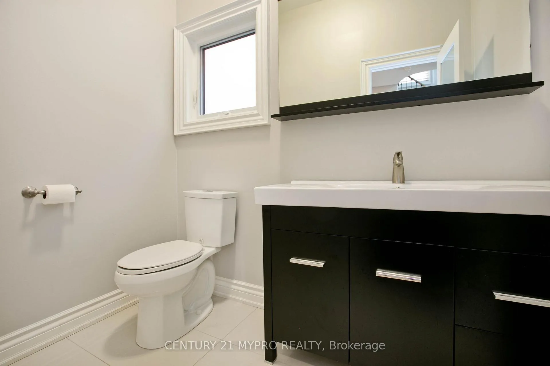 Photo 20 of 18 River Ridge Boulevard, Aurora, Bayview Northeast — HOMEH