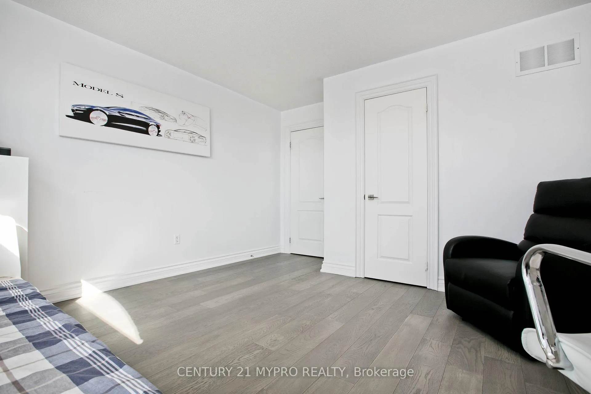 Photo 22 of 18 River Ridge Boulevard, Aurora, Bayview Northeast — HOMEH