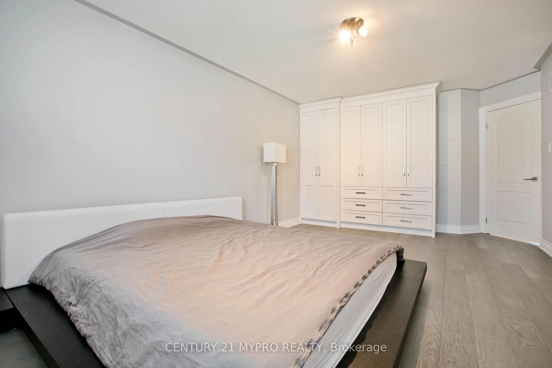 Photo 23 of 18 River Ridge Boulevard, Aurora, Bayview Northeast — HOMEH