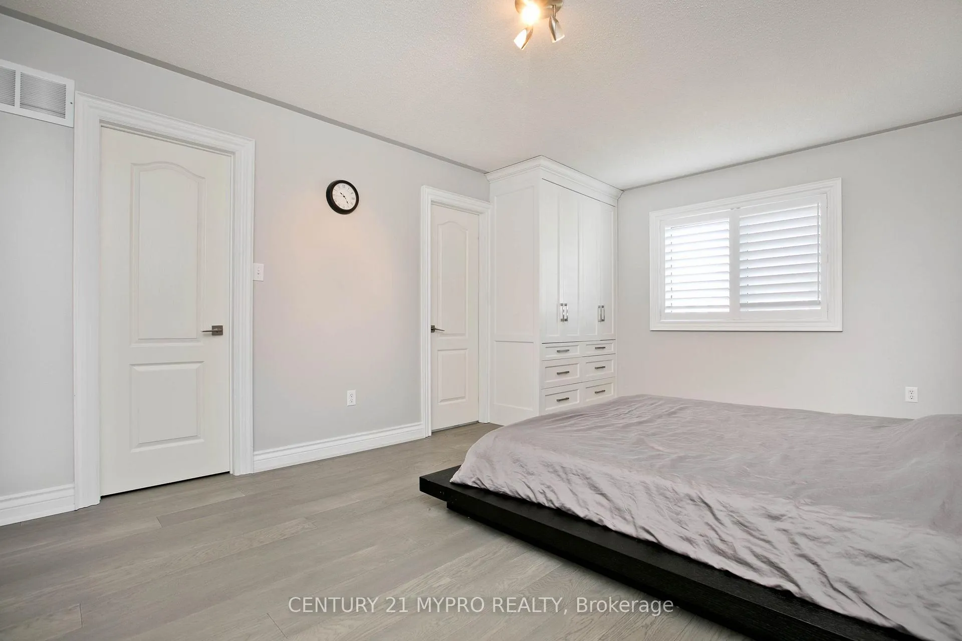 Photo 25 of 18 River Ridge Boulevard, Aurora, Bayview Northeast — HOMEH