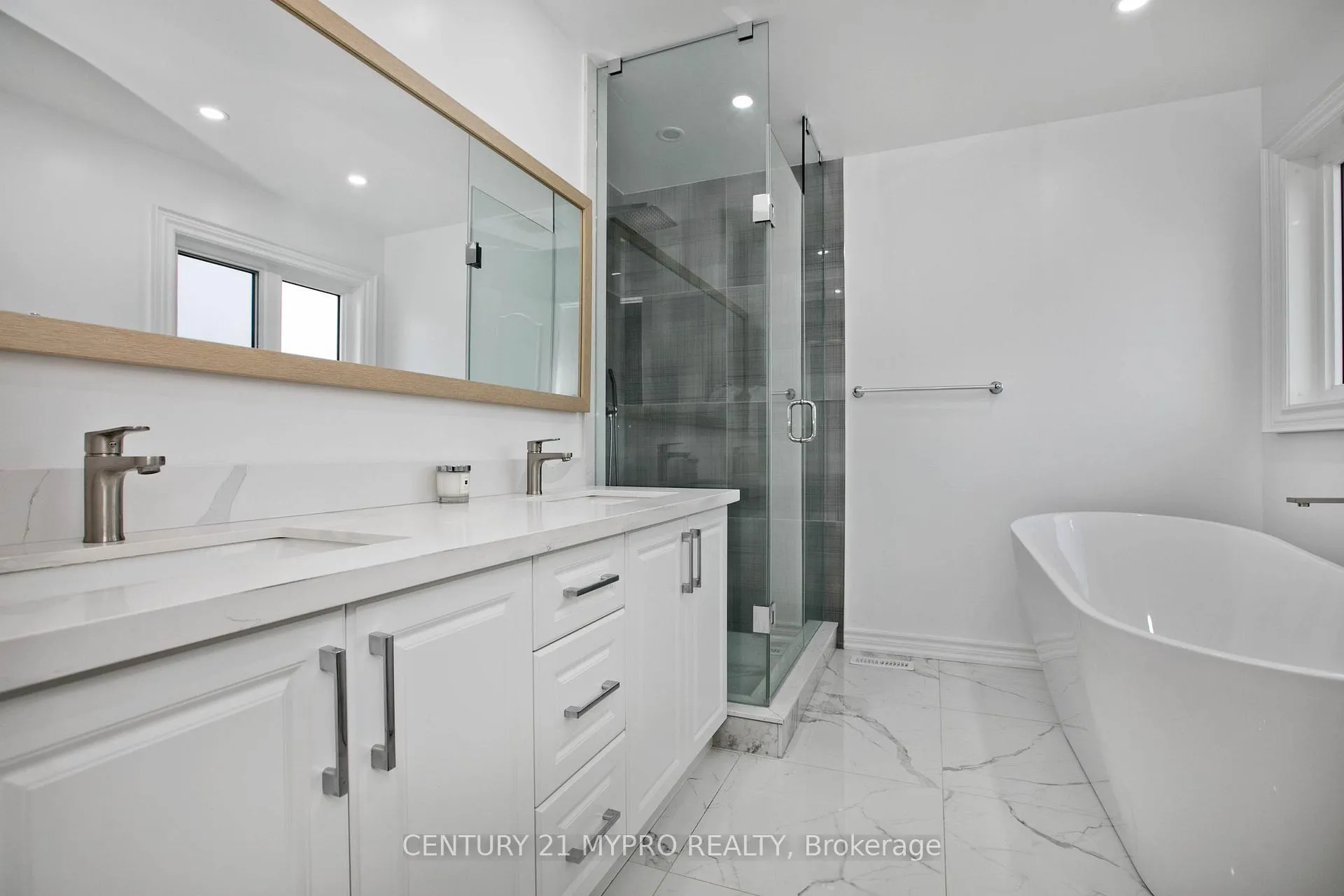 Photo 26 of 18 River Ridge Boulevard, Aurora, Bayview Northeast — HOMEH