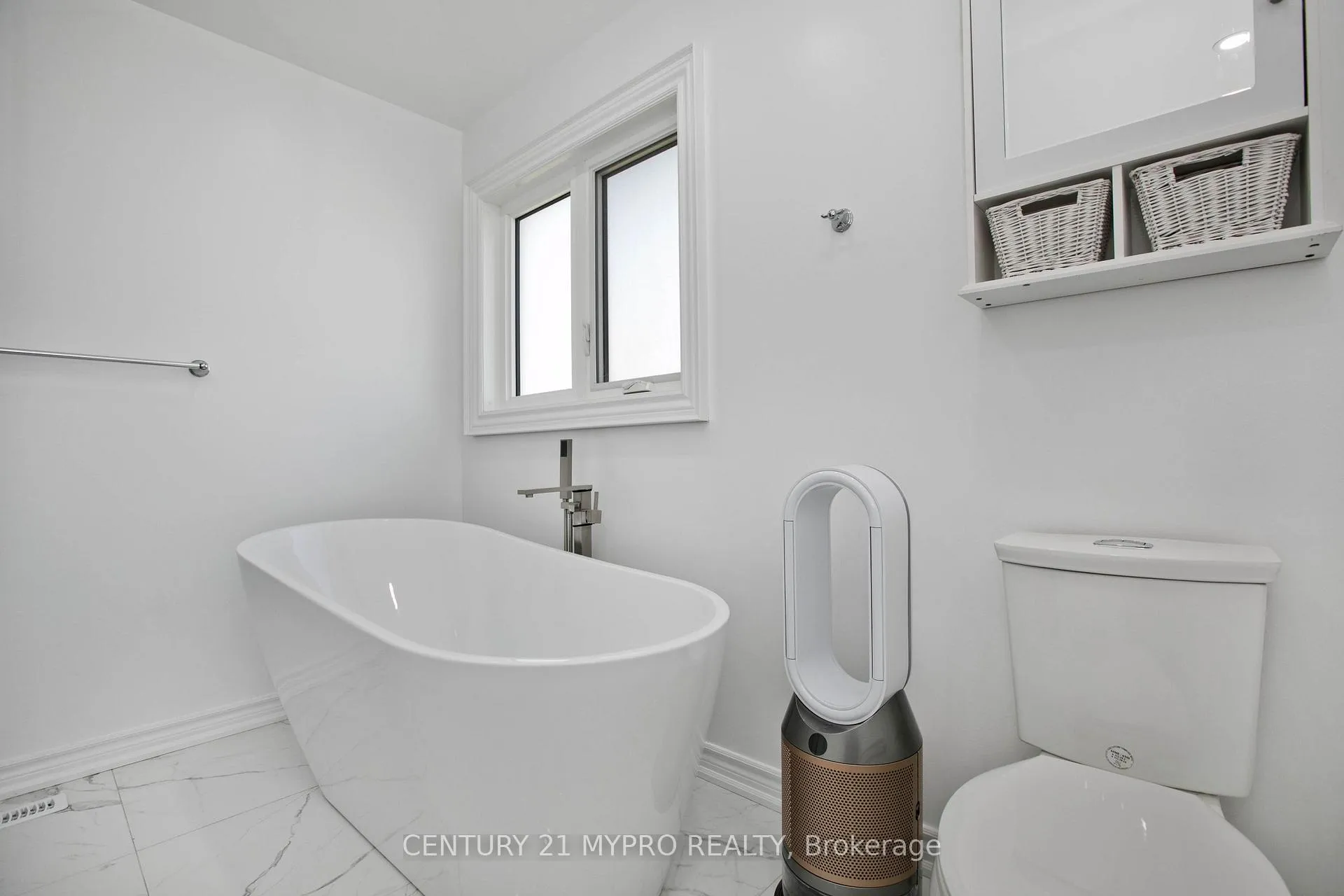 Photo 27 of 18 River Ridge Boulevard, Aurora, Bayview Northeast — HOMEH