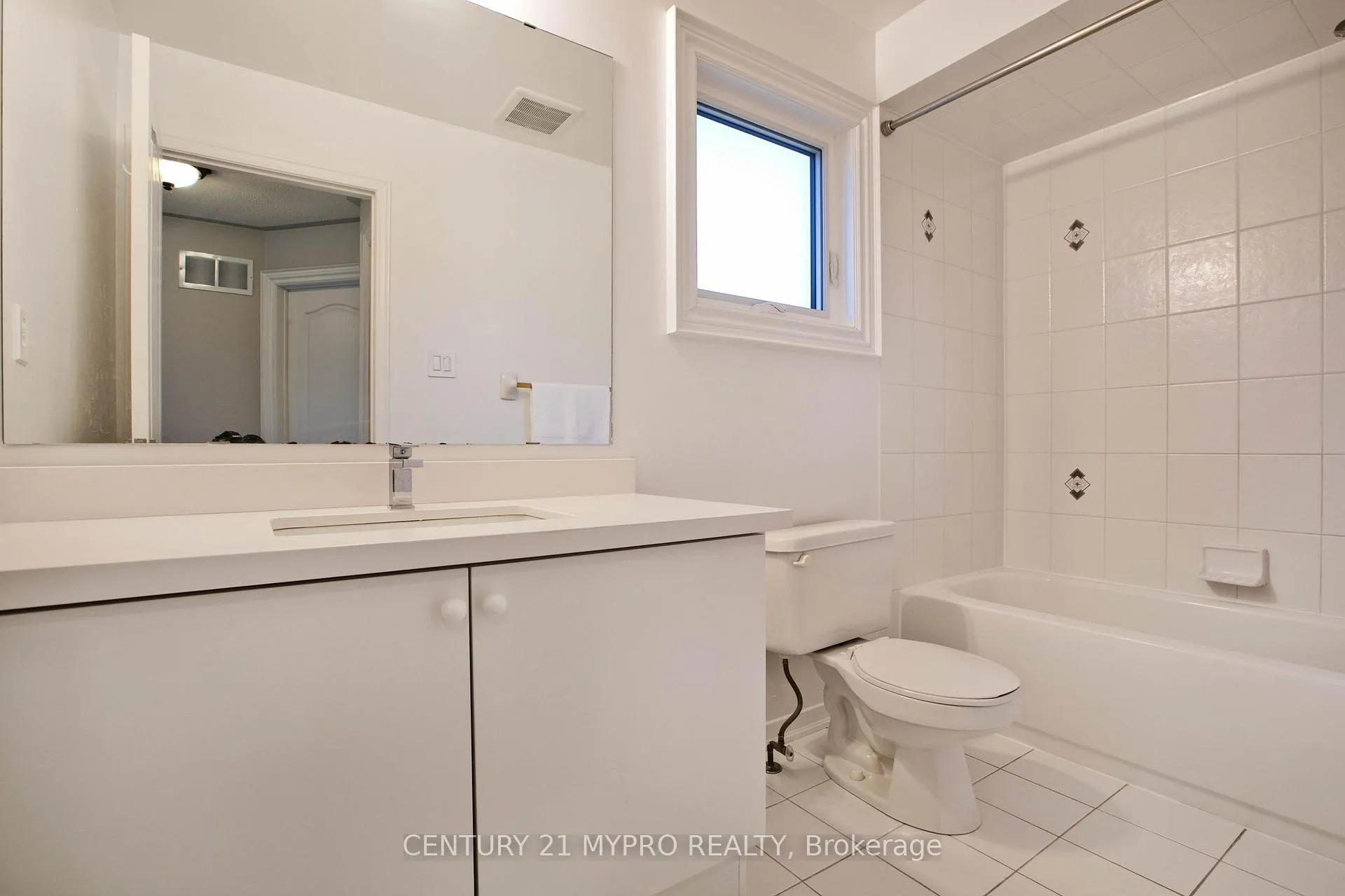 Photo 28 of 18 River Ridge Boulevard, Aurora, Bayview Northeast — HOMEH