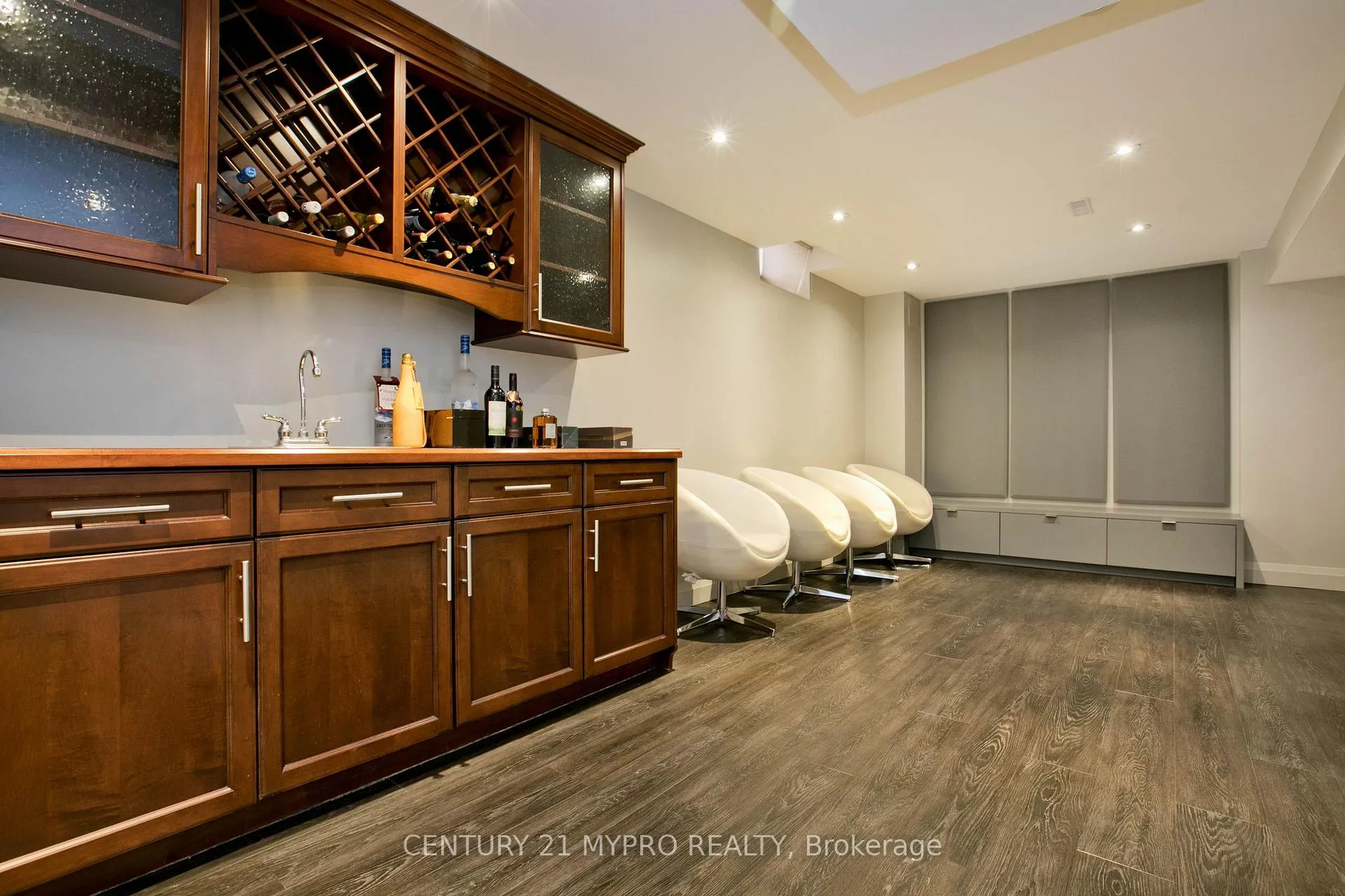 Photo 29 of 18 River Ridge Boulevard, Aurora, Bayview Northeast — HOMEH