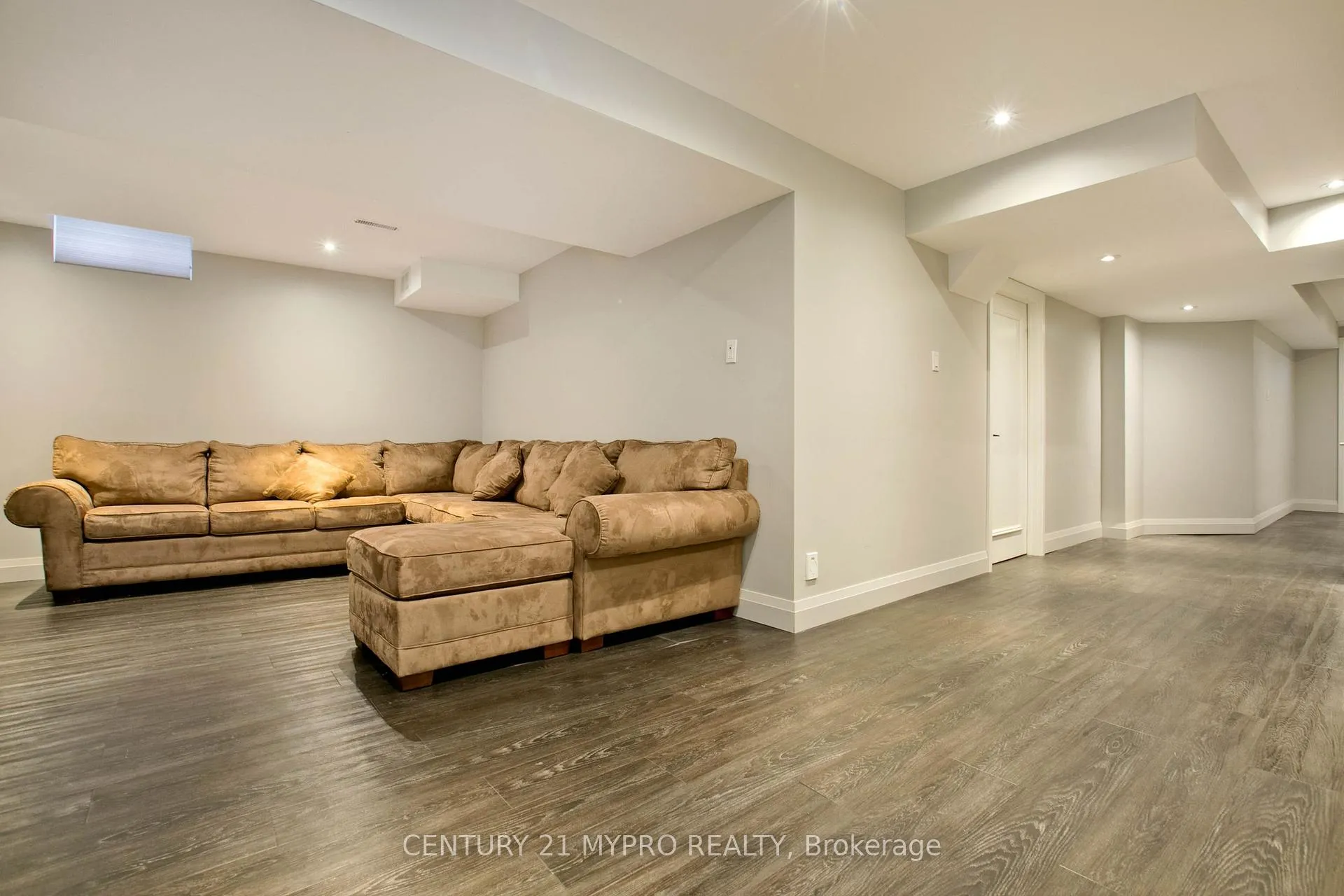 Photo 31 of 18 River Ridge Boulevard, Aurora, Bayview Northeast — HOMEH