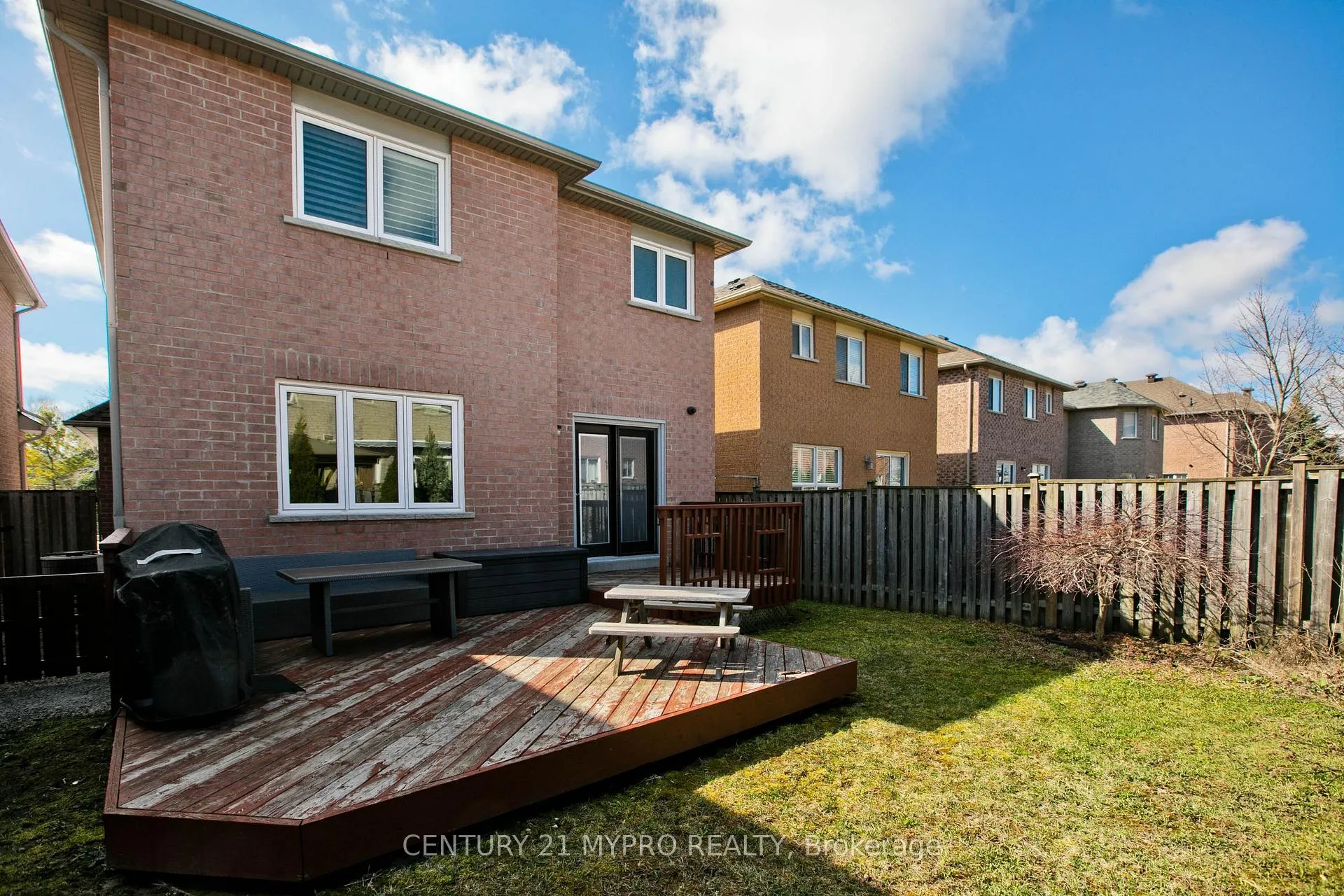 Photo 34 of 18 River Ridge Boulevard, Aurora, Bayview Northeast — HOMEH
