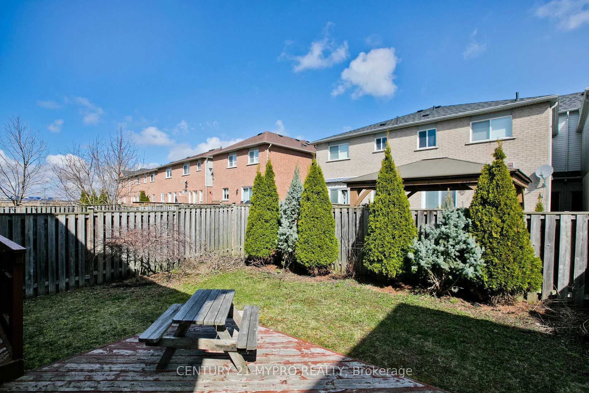 Photo 35 of 18 River Ridge Boulevard, Aurora, Bayview Northeast — HOMEH