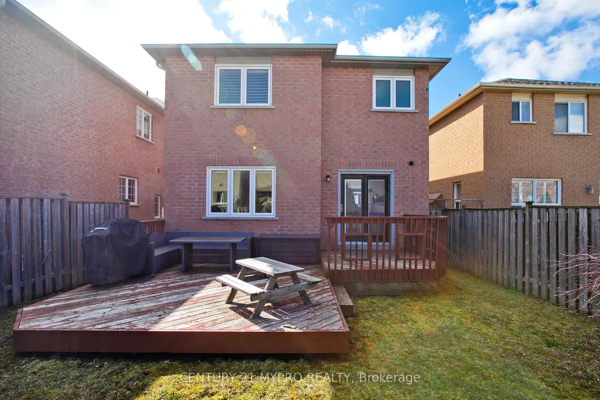 Photo 36 of 18 River Ridge Boulevard, Aurora, Bayview Northeast — HOMEH