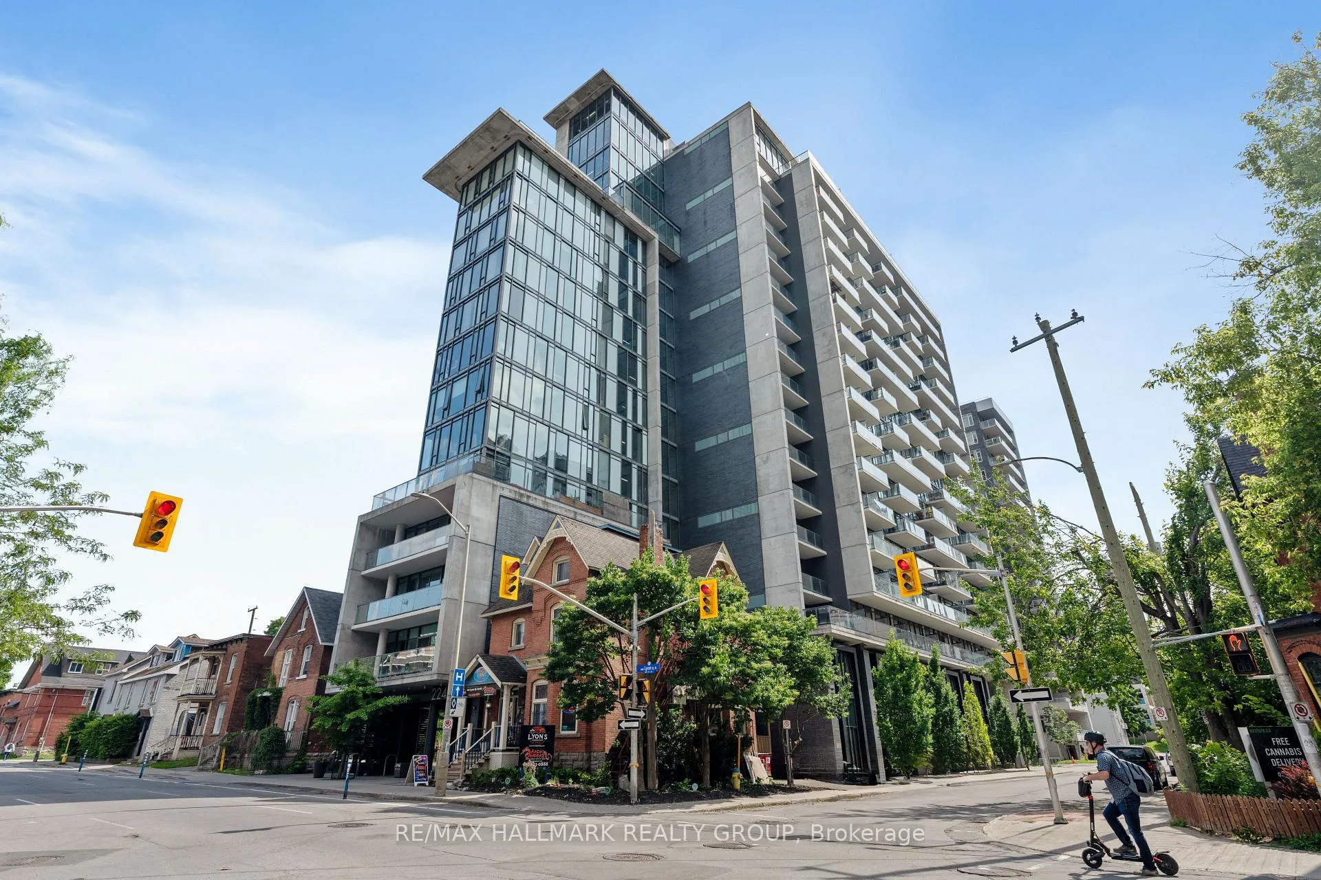 Front of Unit 1310, 224 Lyon Street
