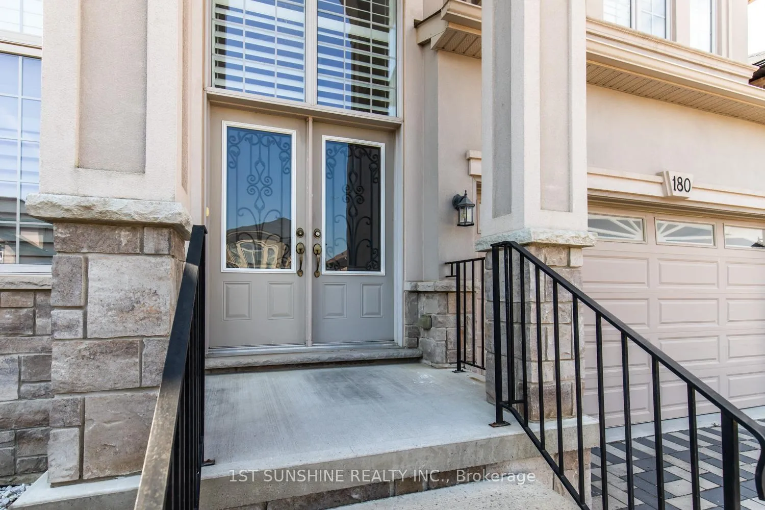 Photo 2 of 180 Chambers Drive, Hamilton, Meadowlands — HOMEH