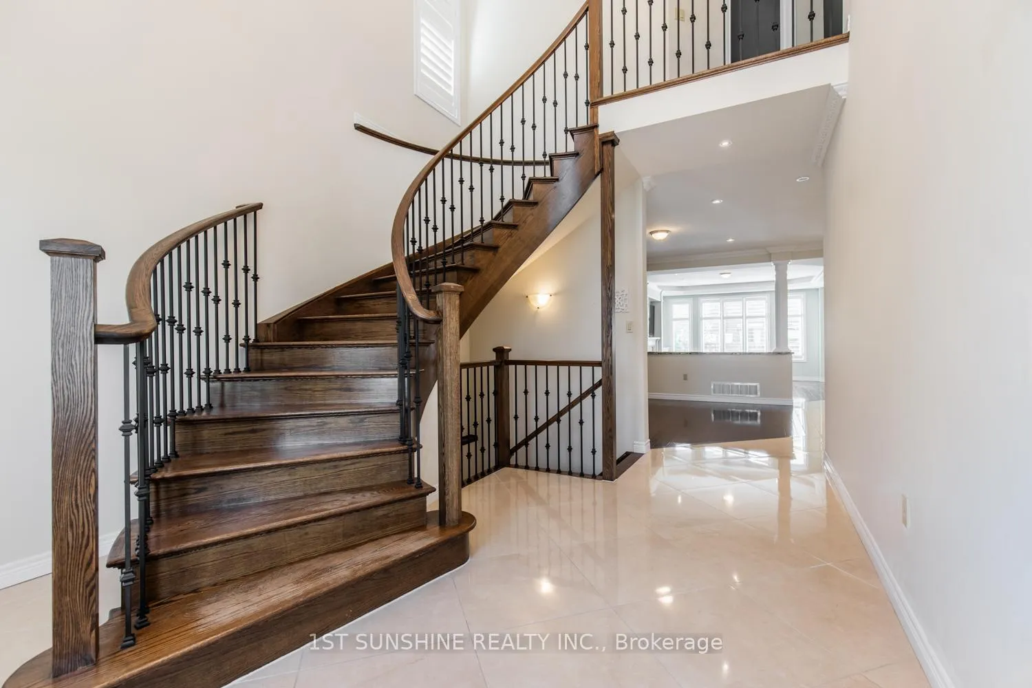 Photo 3 of 180 Chambers Drive, Hamilton, Meadowlands — HOMEH