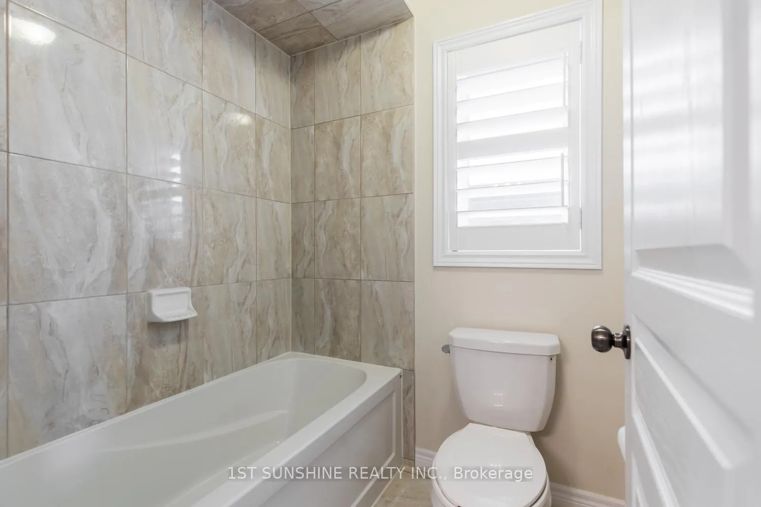 Photo 17 of 180 Chambers Drive, Hamilton, Meadowlands — HOMEH