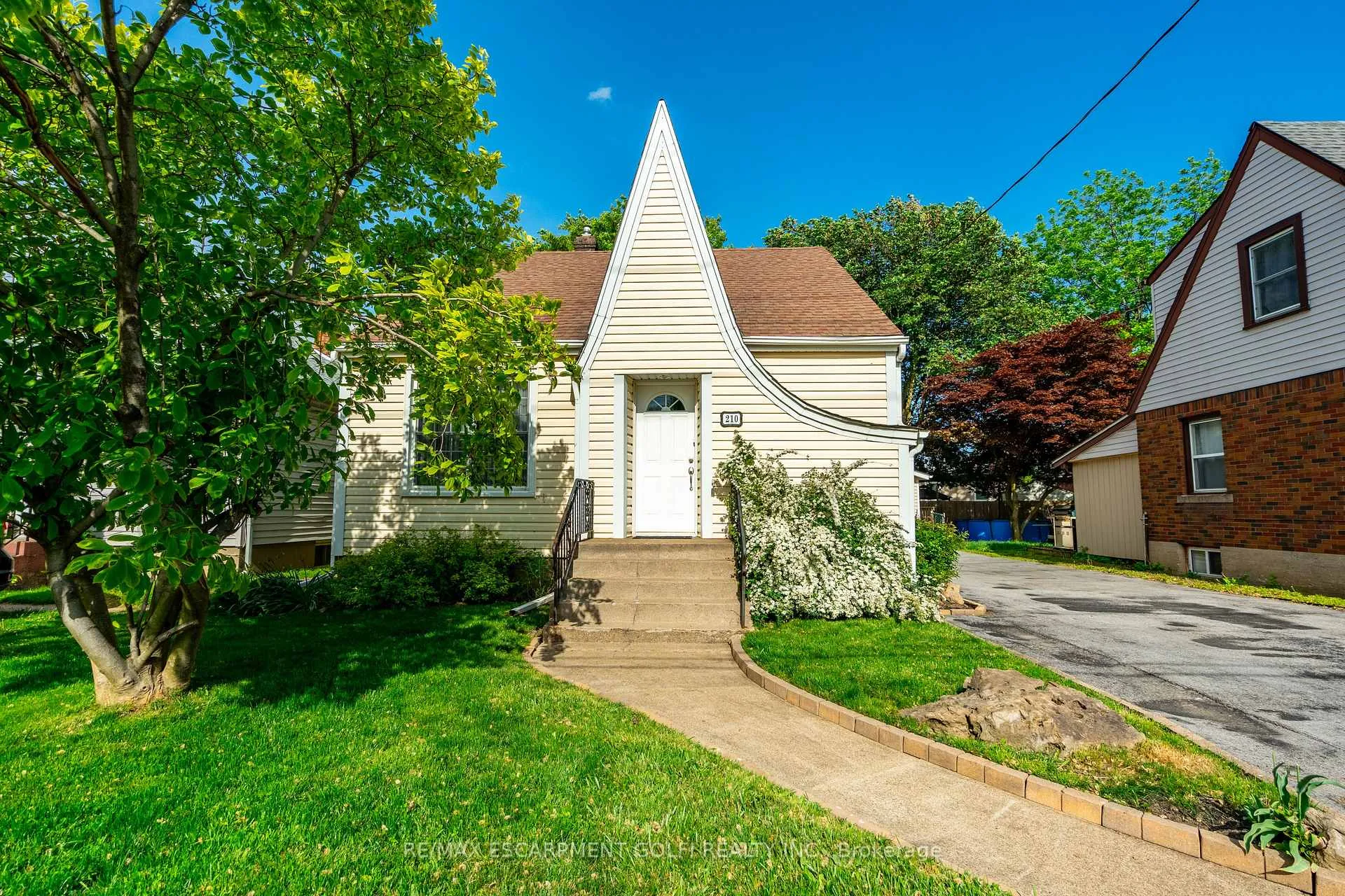 Front of 210 Vine Street