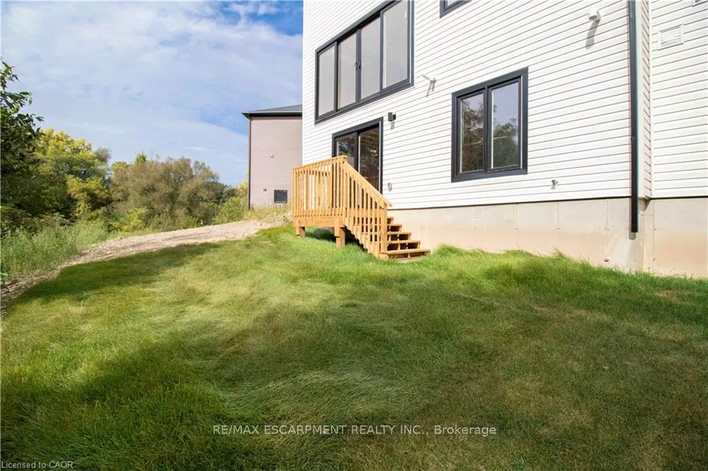 Photo 24 of 14 Trailside Drive, Haldimand — HOMEH