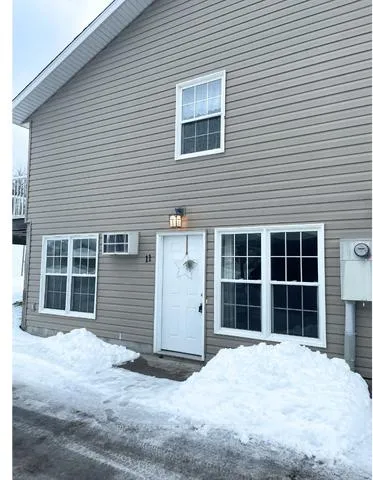 Front of Unit 11, 494 Metcalf Street