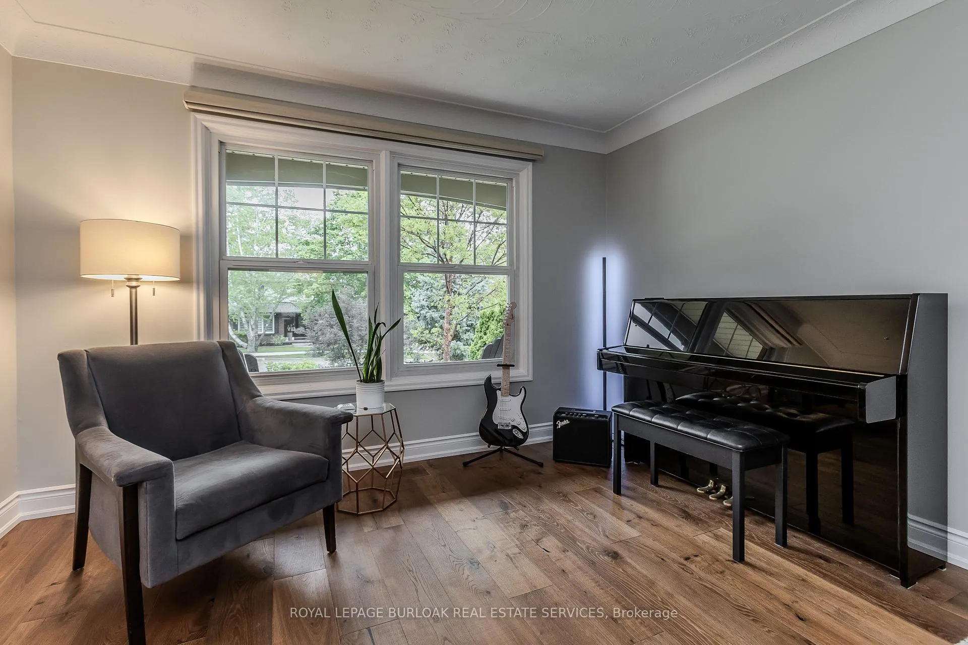 Photo 10 of 6 Carl Crescent, Hamilton, Waterdown — HOMEH