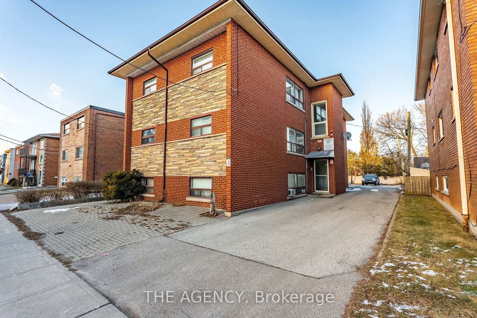 Photo 1 of 261 Mohawk Road E, Hamilton, Hill Park — HOMEH