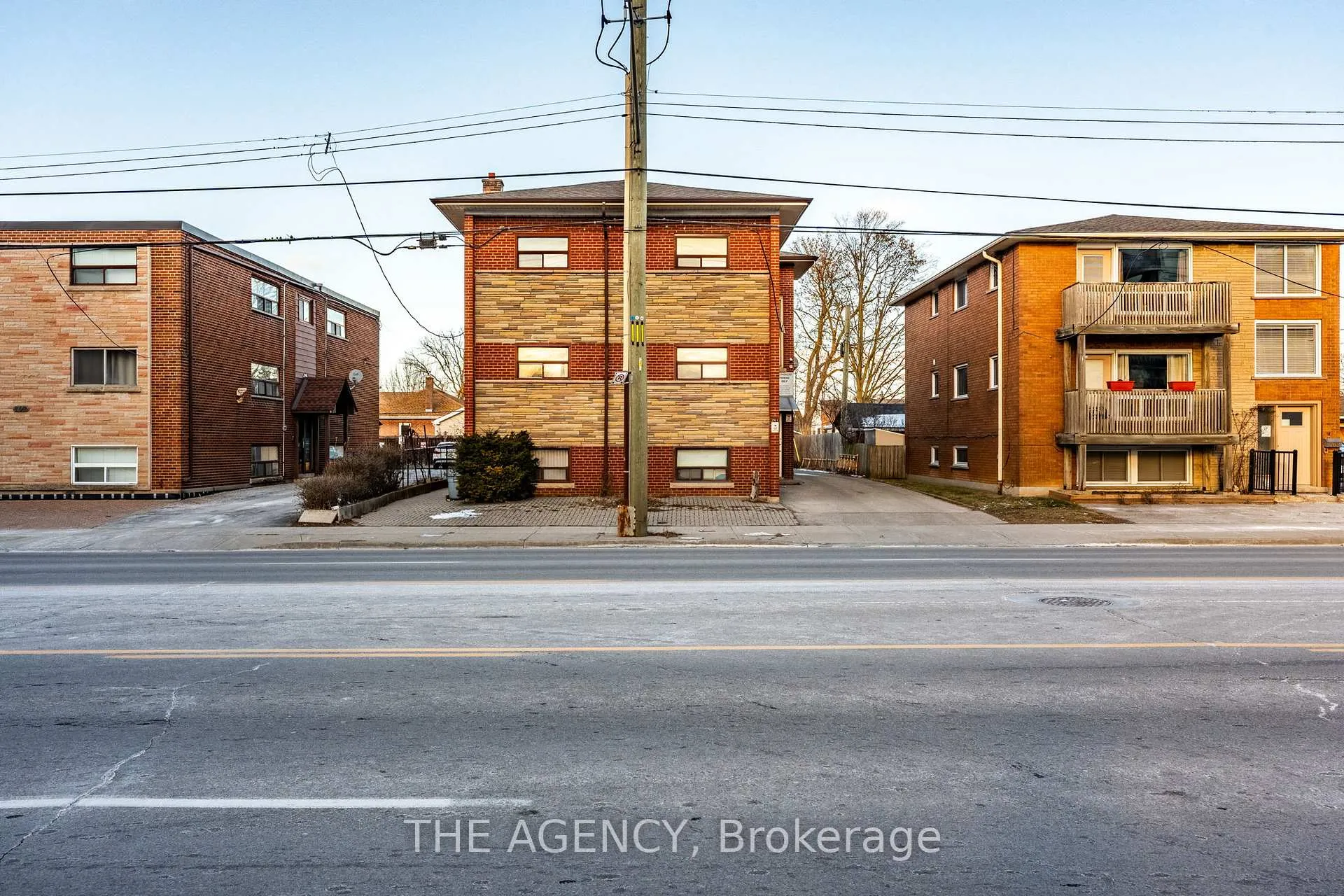 Photo 9 of 261 Mohawk Road E, Hamilton, Hill Park — HOMEH