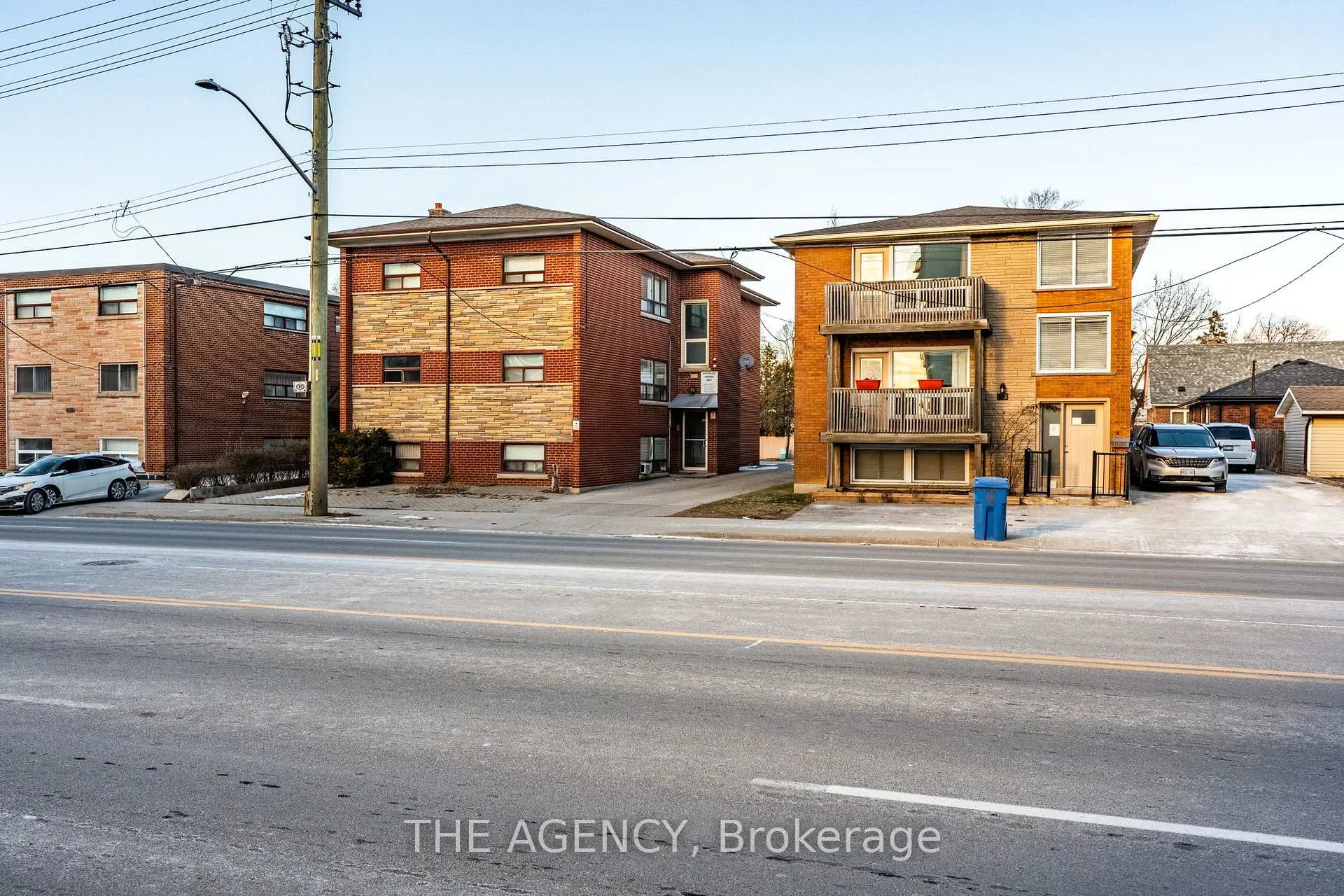 Photo 10 of 261 Mohawk Road E, Hamilton, Hill Park — HOMEH