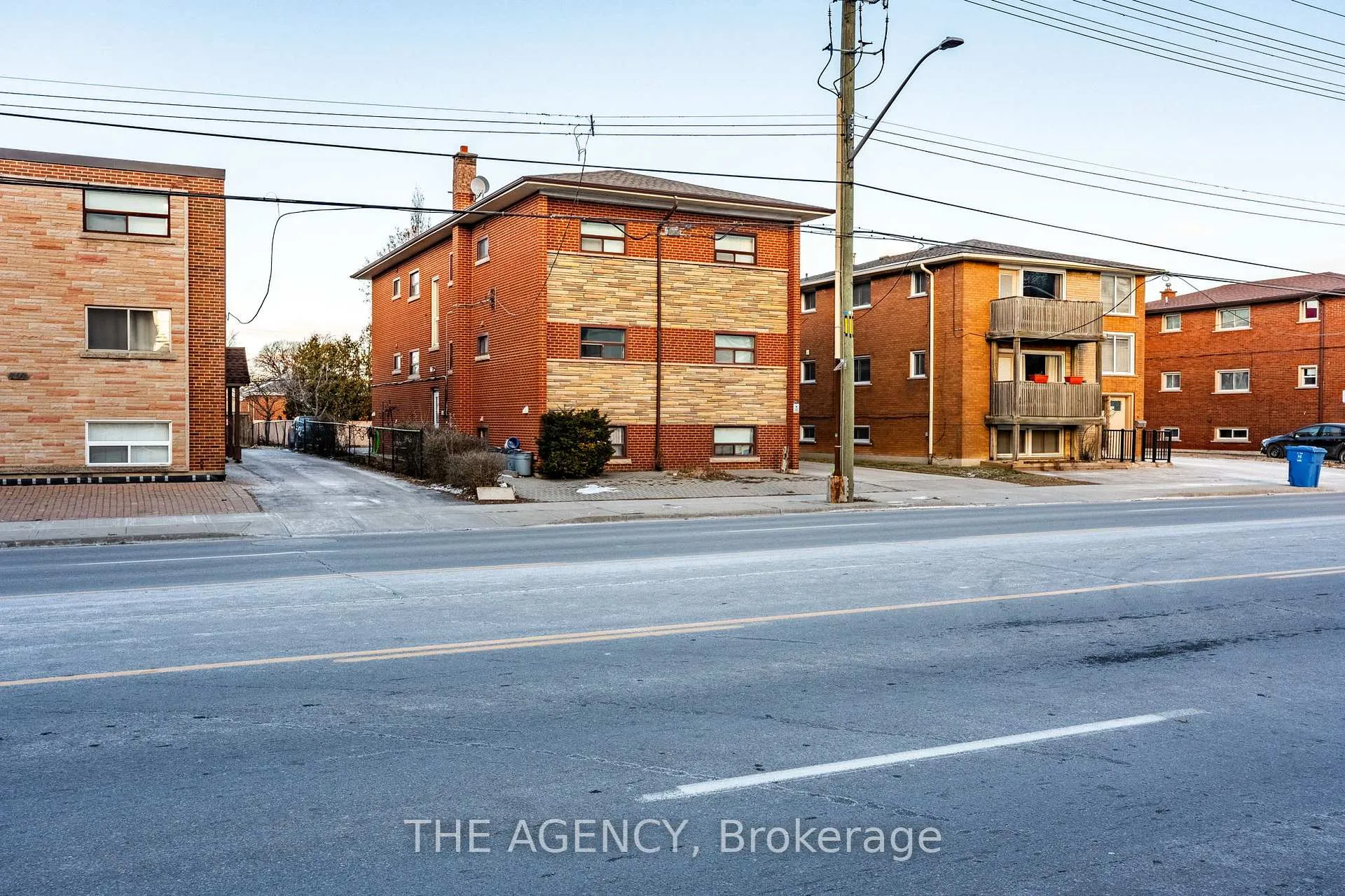 Photo 11 of 261 Mohawk Road E, Hamilton, Hill Park — HOMEH