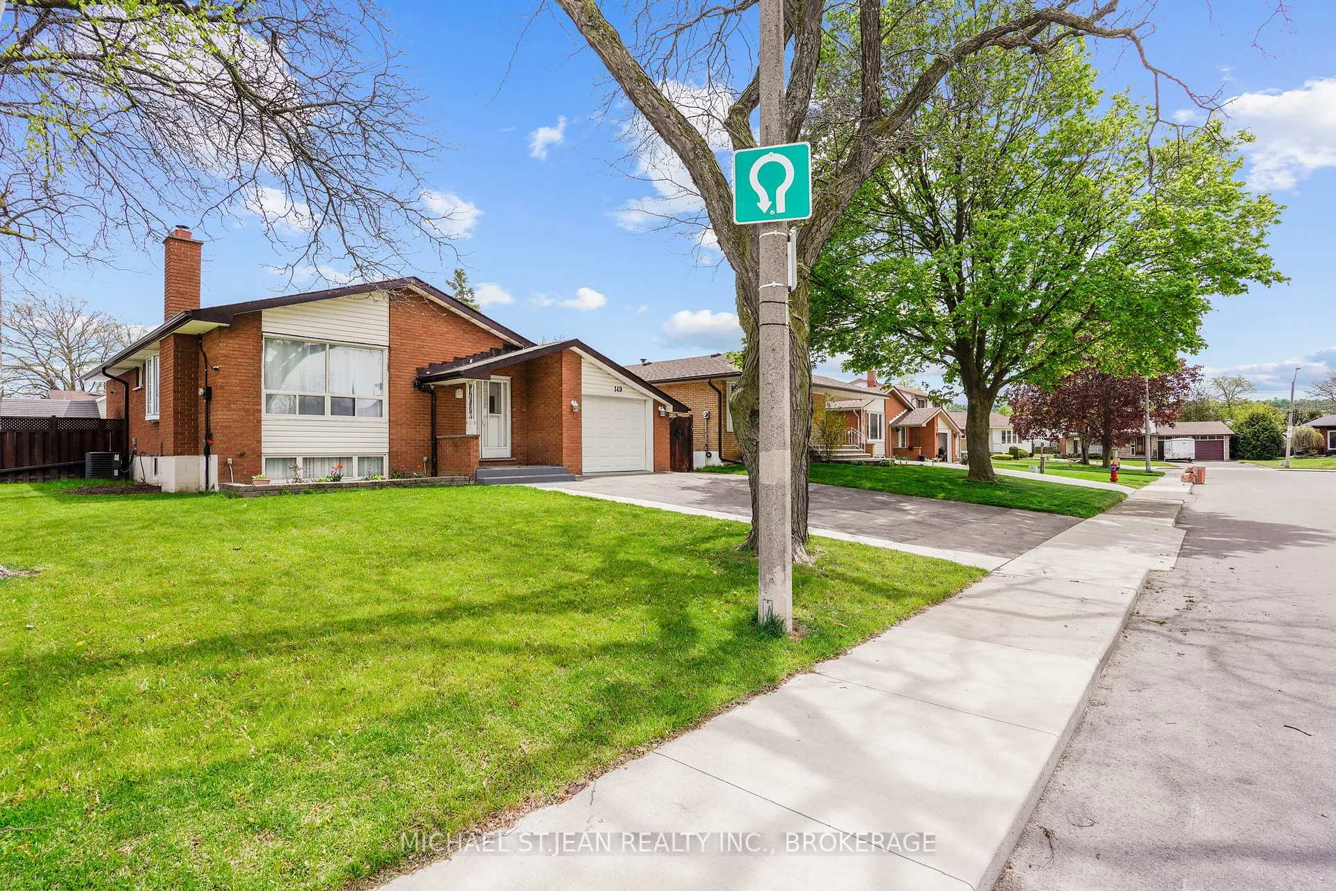 Photo 3 of 149 Greenford Drive, Hamilton, Greenford — HOMEH