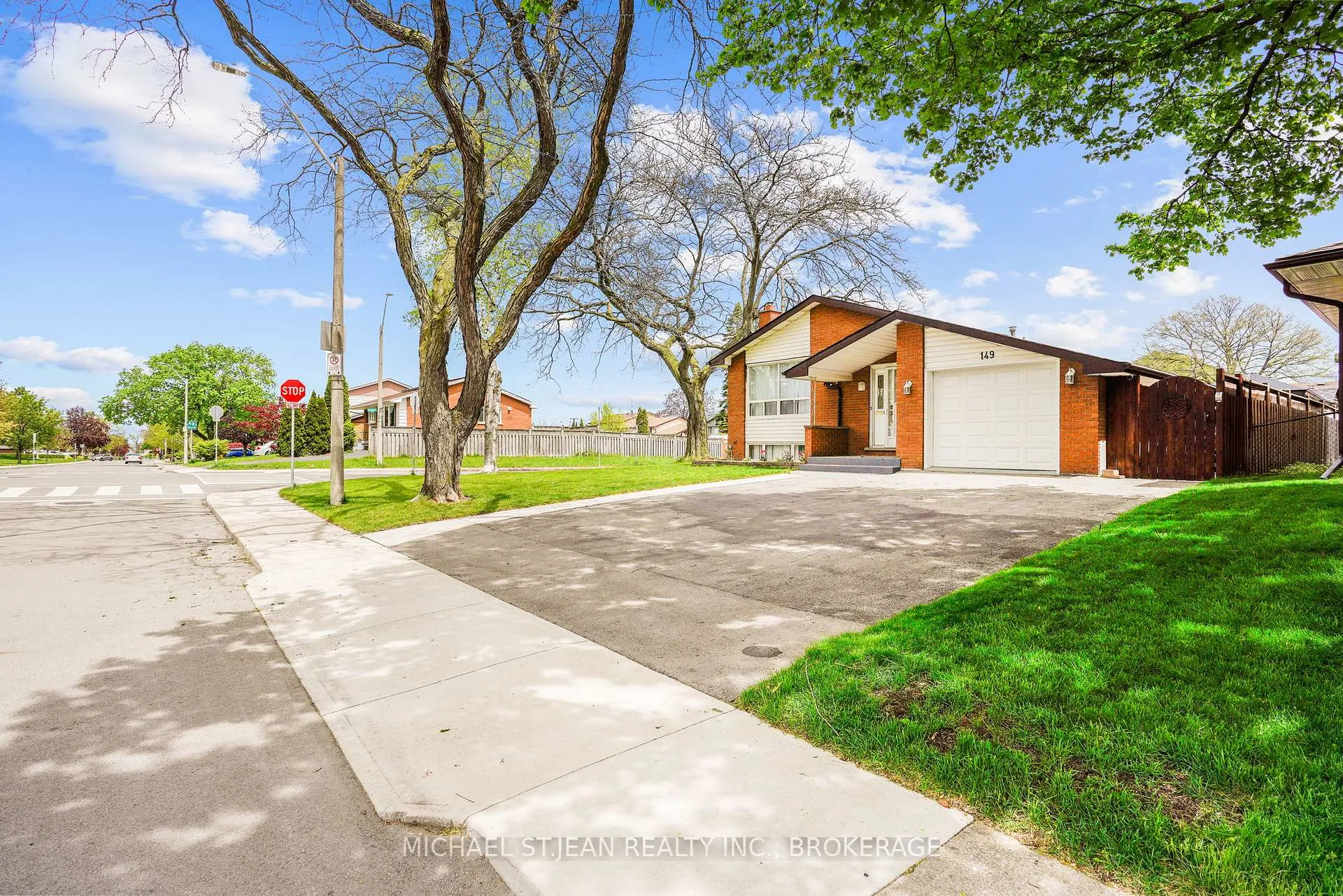 Photo 4 of 149 Greenford Drive, Hamilton, Greenford — HOMEH