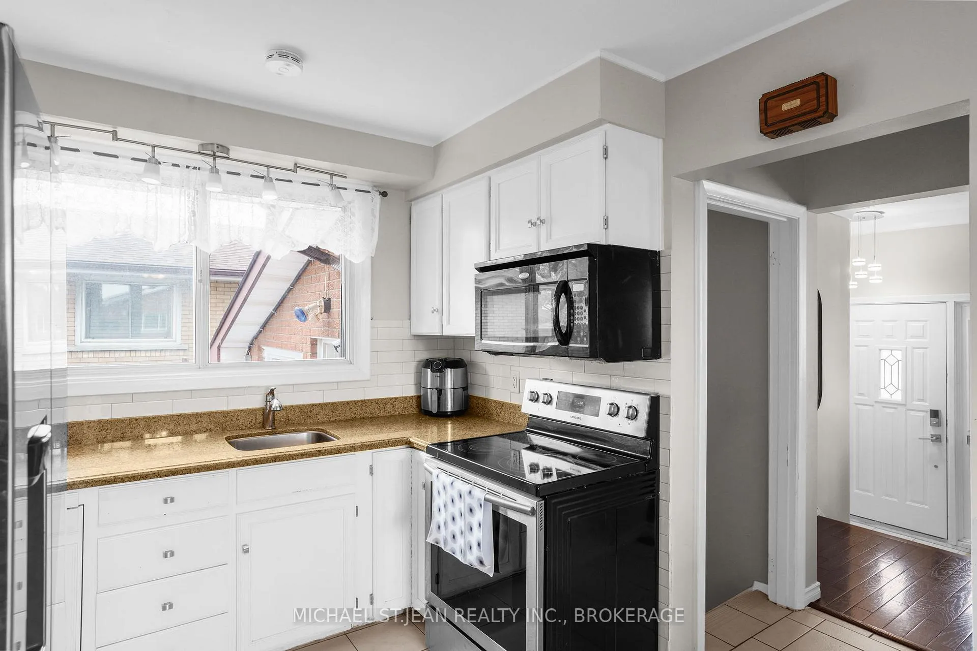 Photo 11 of 149 Greenford Drive, Hamilton, Greenford — HOMEH