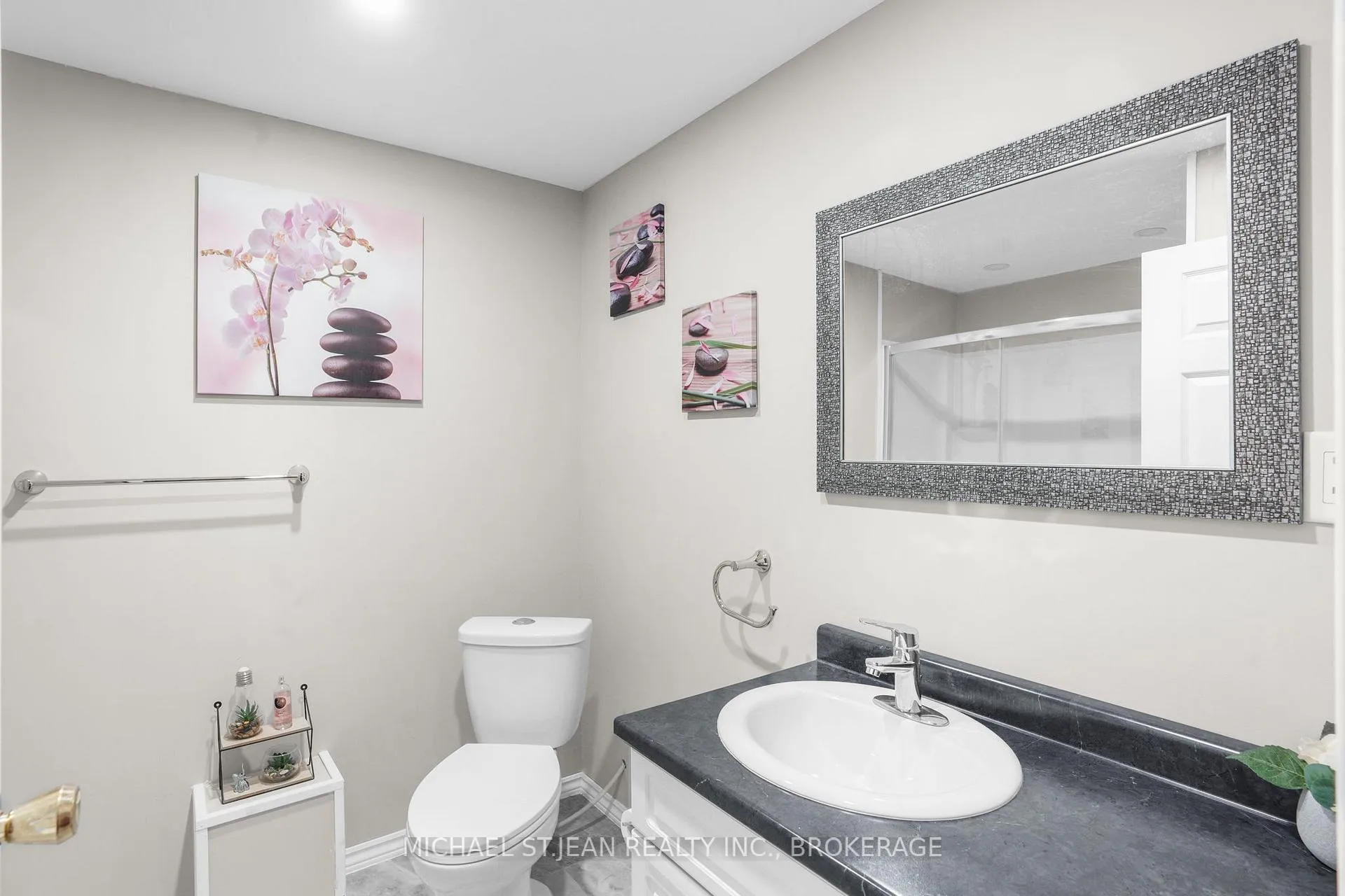 Photo 23 of 149 Greenford Drive, Hamilton, Greenford — HOMEH