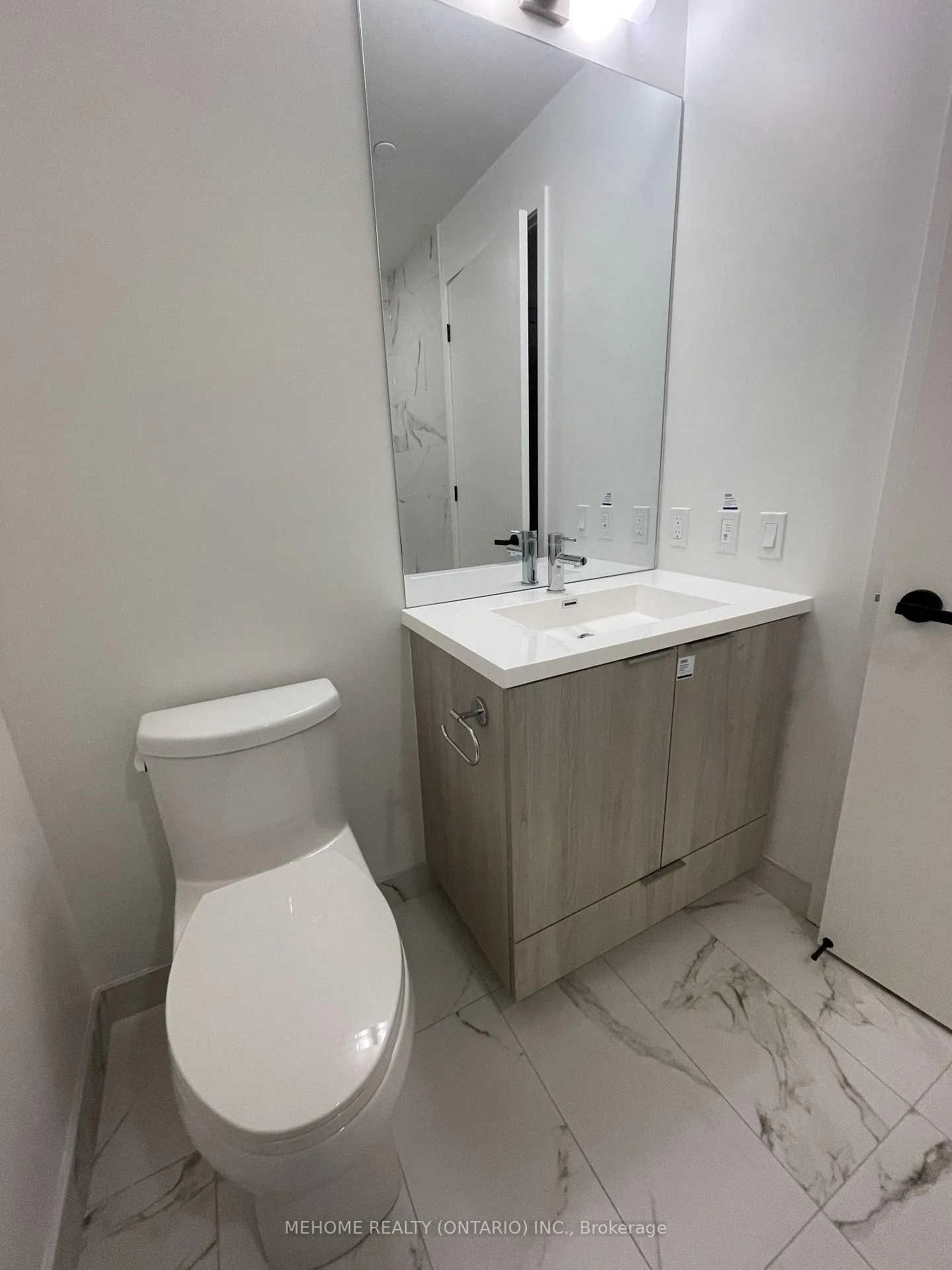 Photo 11 of Unit 1903, 8 Interchange Way, Vaughan, Vaughan Corporate Centre — HOMEH