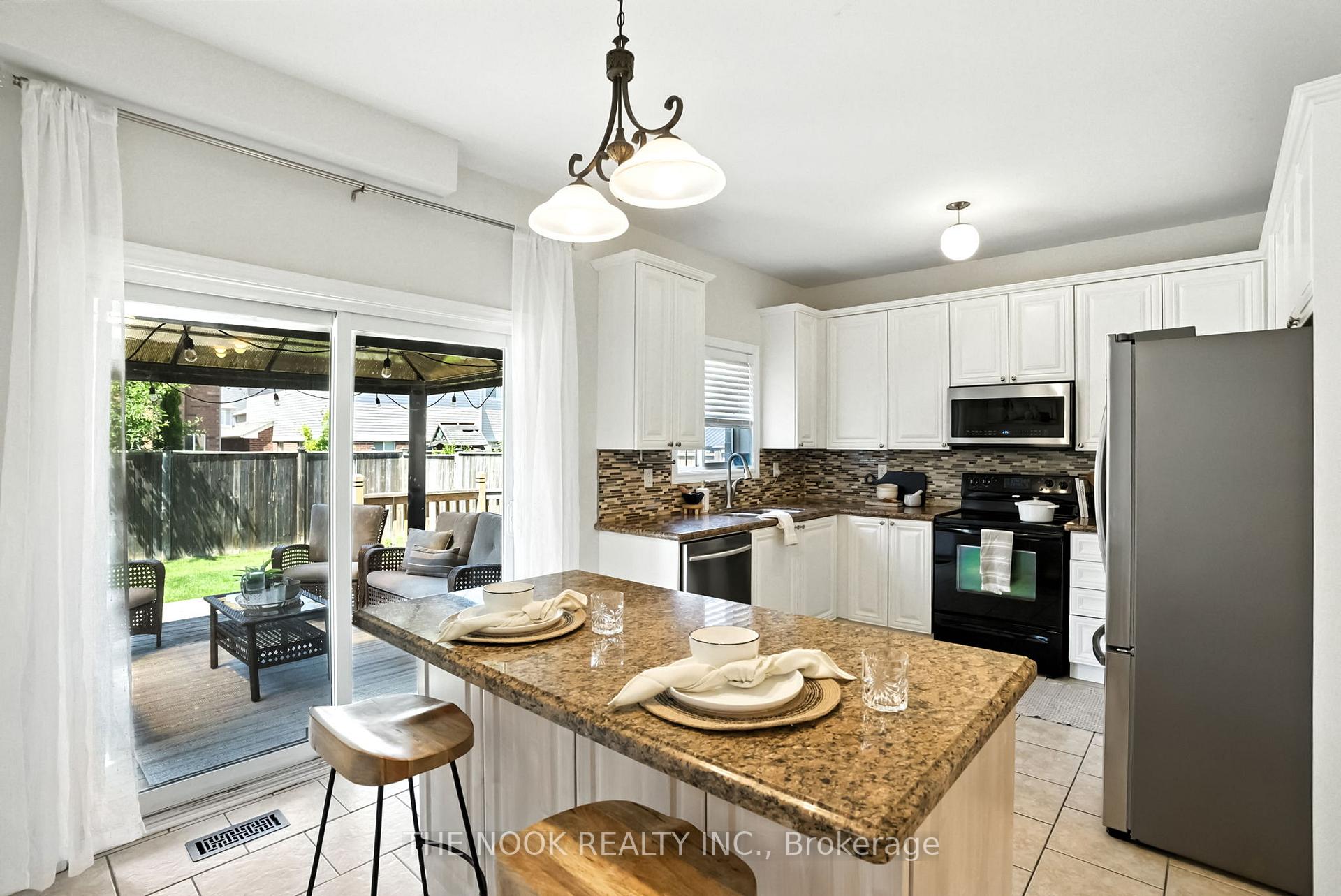 Photo 7 of 20 Kimble Avenue, Clarington, Bowmanville — HOMEH