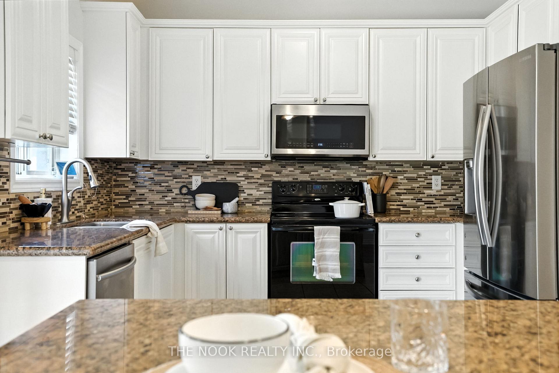 Photo 8 of 20 Kimble Avenue, Clarington, Bowmanville — HOMEH