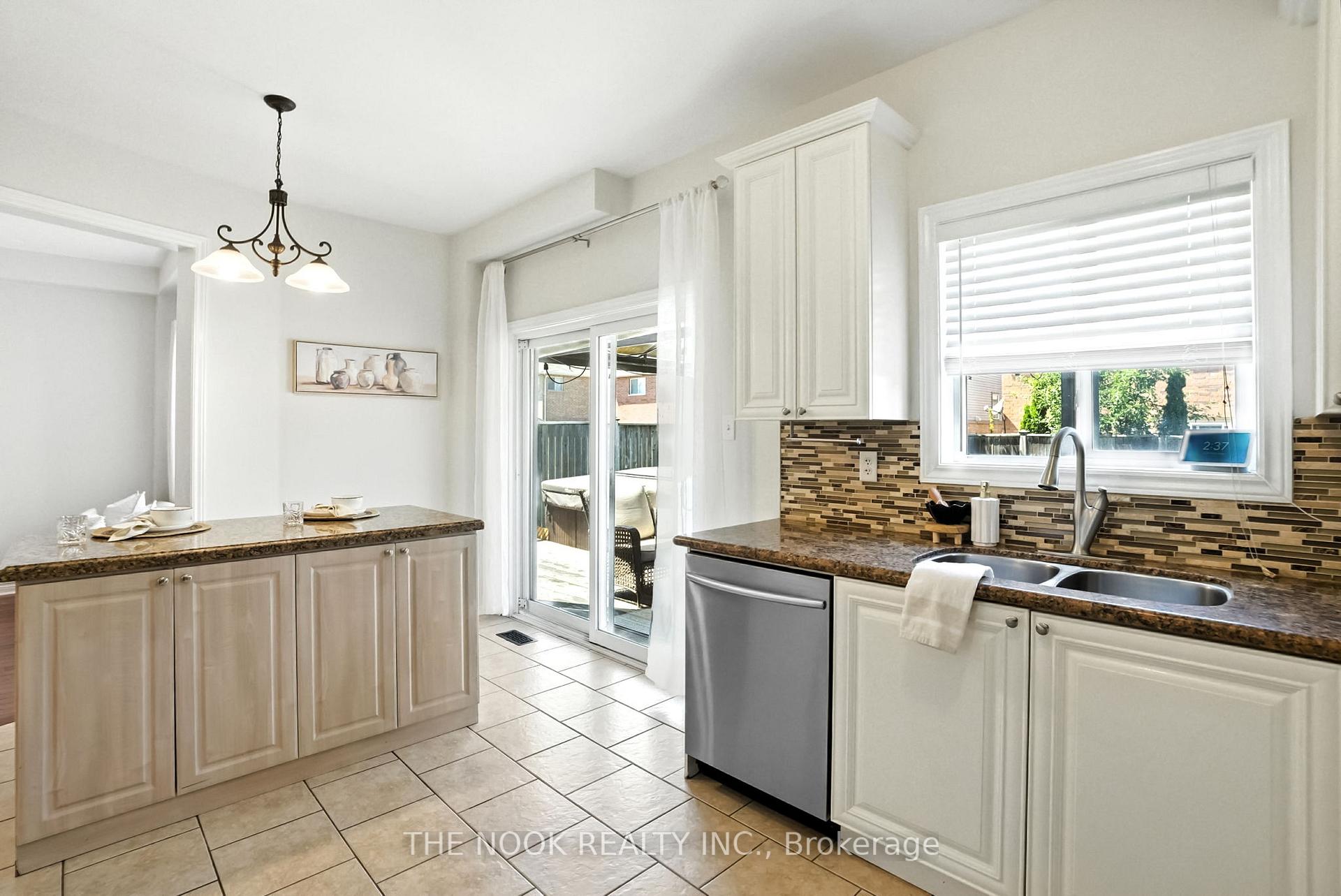 Photo 10 of 20 Kimble Avenue, Clarington, Bowmanville — HOMEH