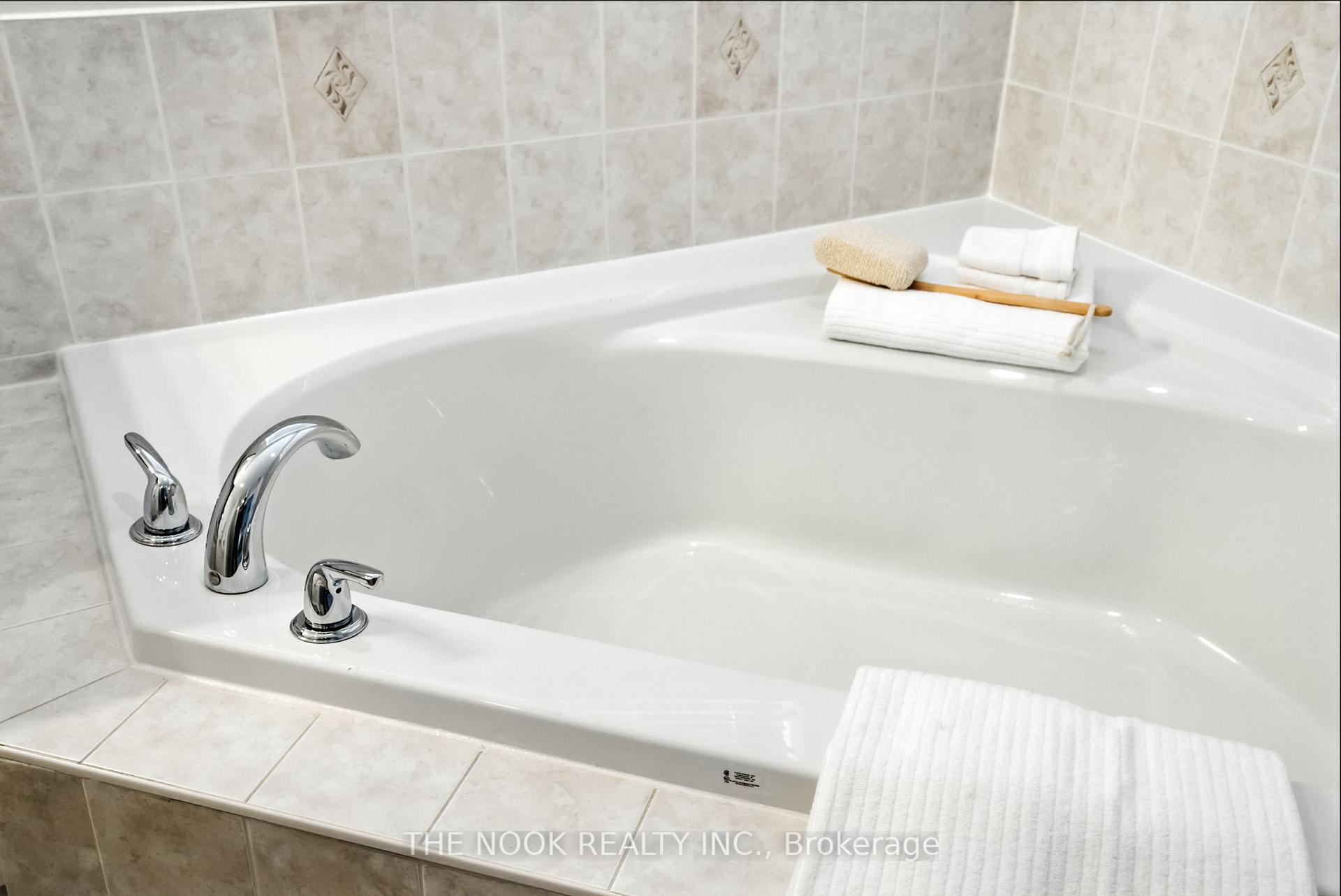 Photo 24 of 20 Kimble Avenue, Clarington, Bowmanville — HOMEH
