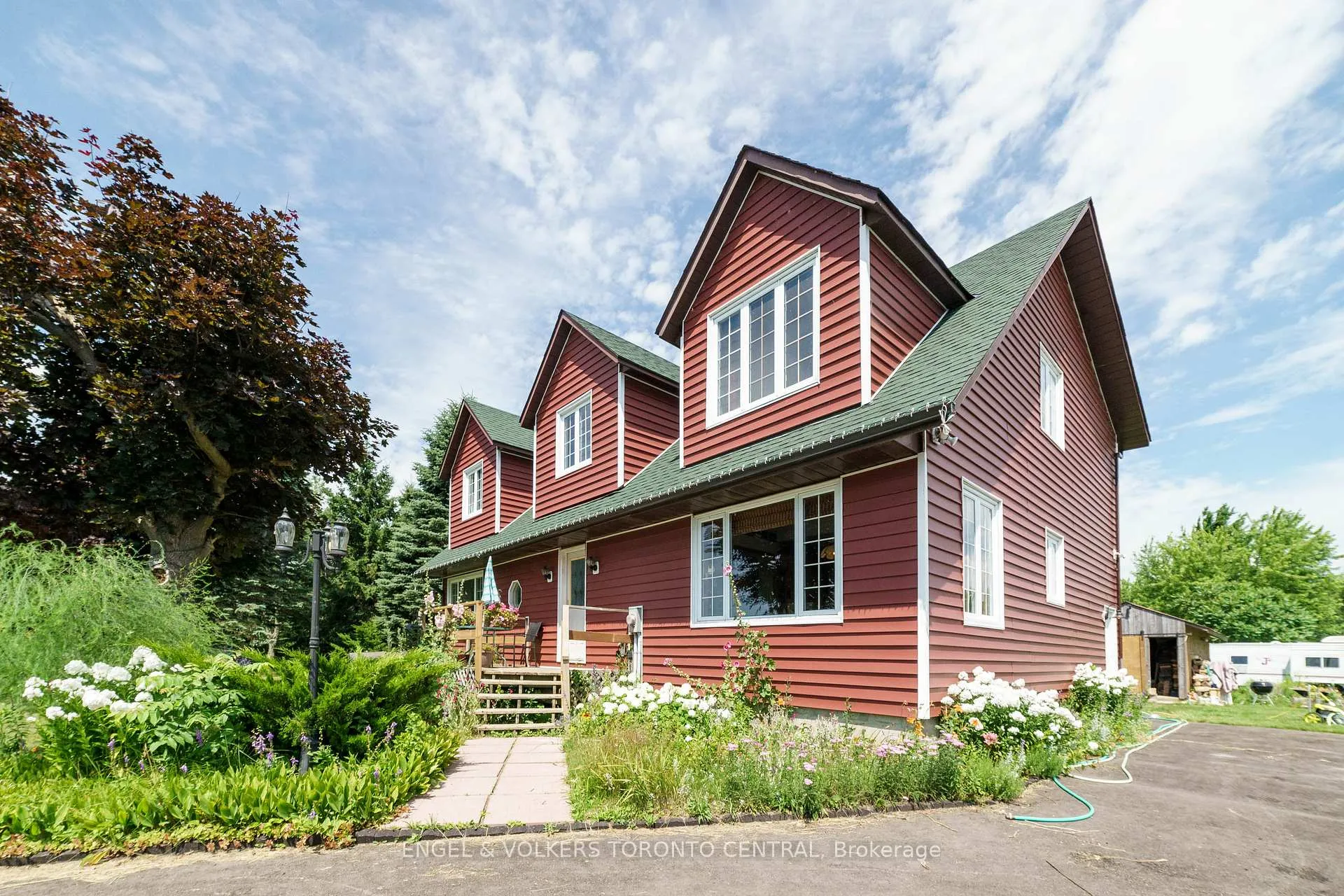 Photo 2 of 4220 Lakeshore Road, Clarington, Newcastle — HOMEH