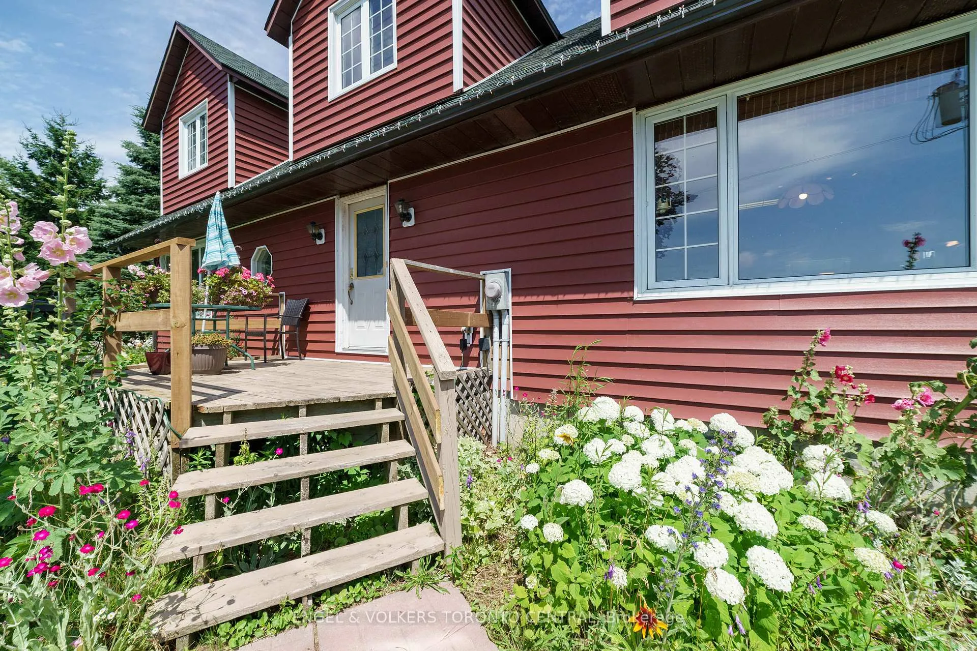 Photo 3 of 4220 Lakeshore Road, Clarington, Newcastle — HOMEH