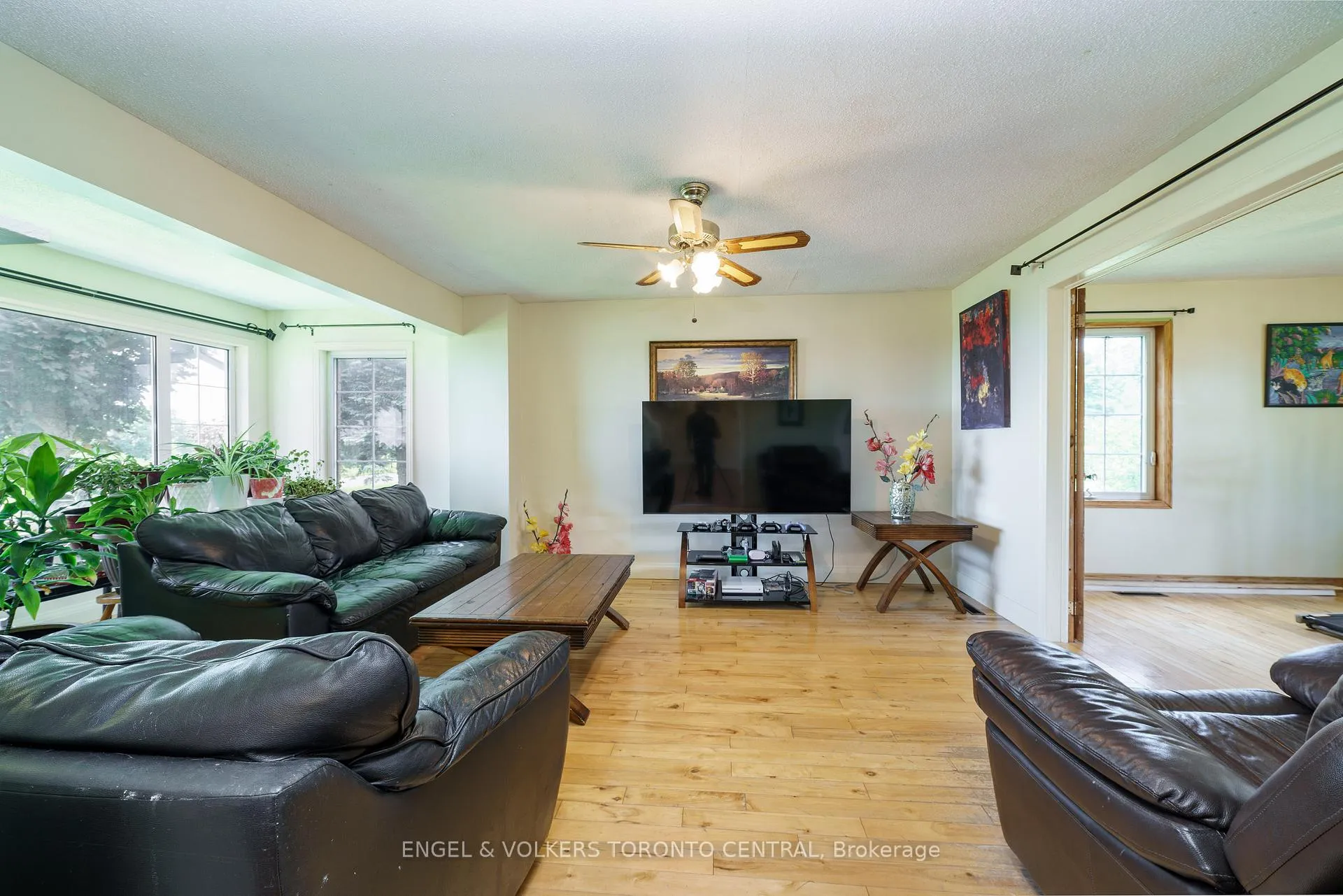 Photo 10 of 4220 Lakeshore Road, Clarington, Newcastle — HOMEH