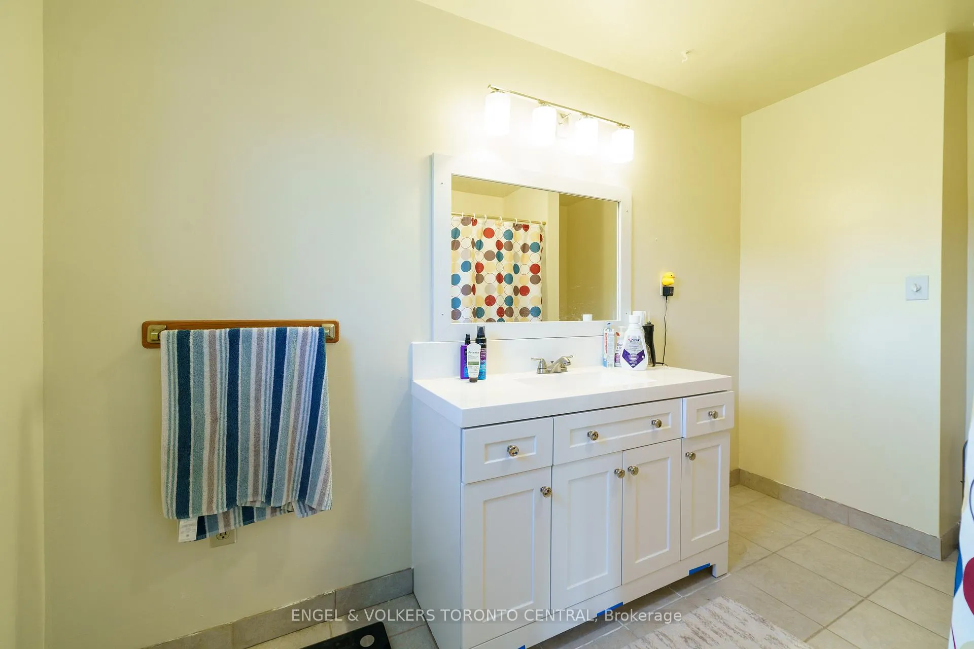 Photo 13 of 4220 Lakeshore Road, Clarington, Newcastle — HOMEH